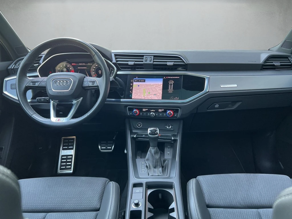 Audi Q3 S line 35 TFSI S tronic *Standhzg*Pano*AHK*