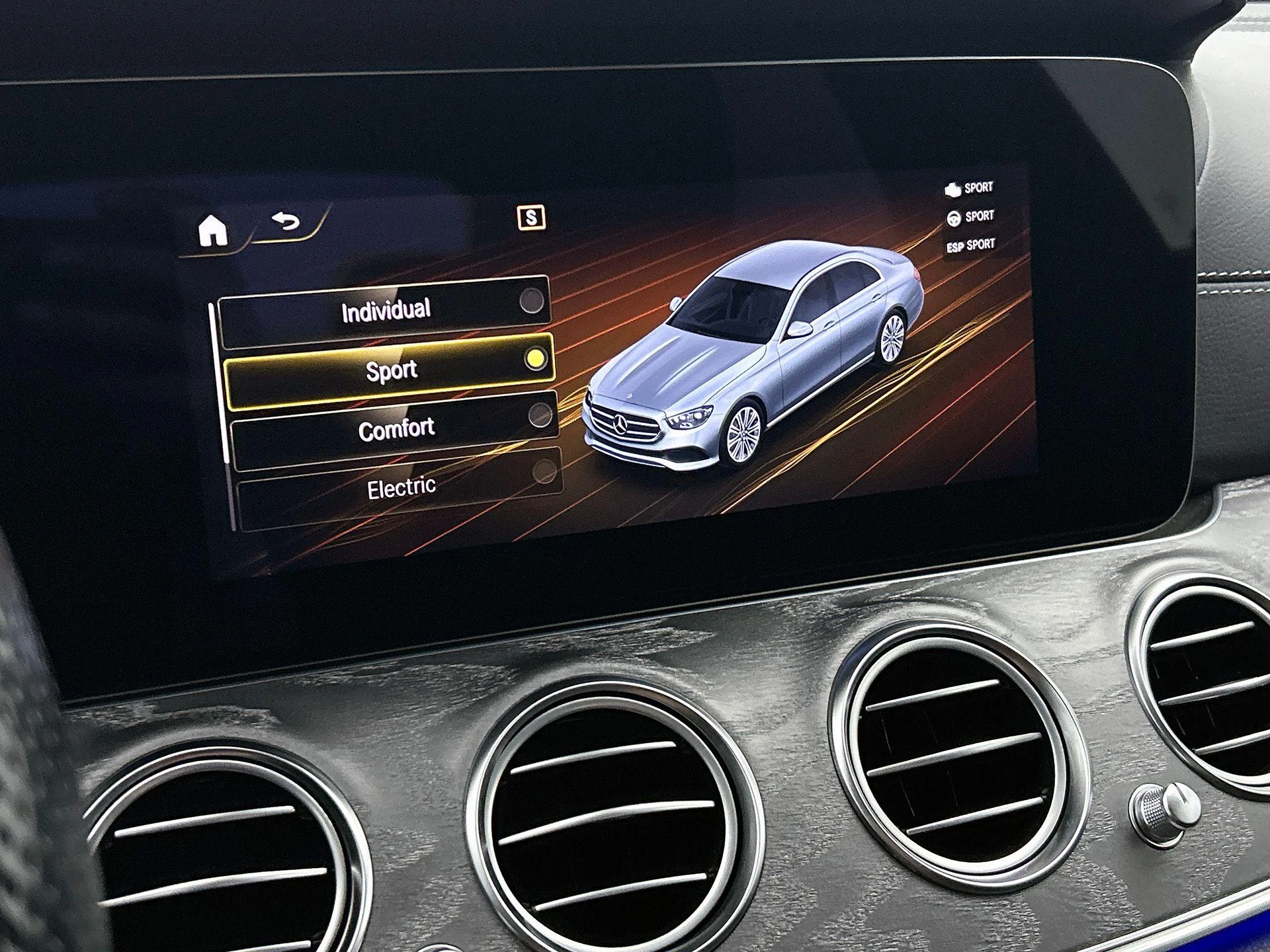 Mercedes-Benz-E-Klasse-image-11