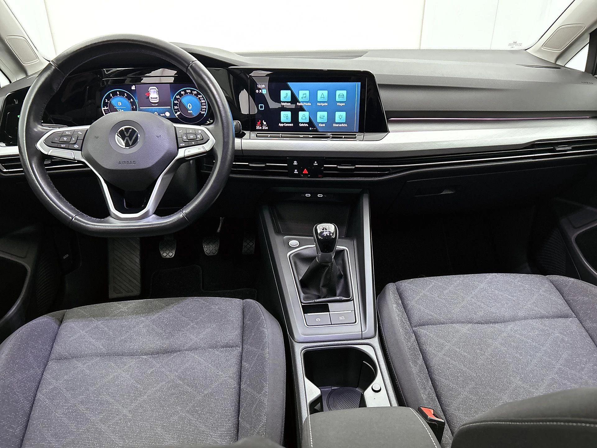 Volkswagen-Golf-image-25