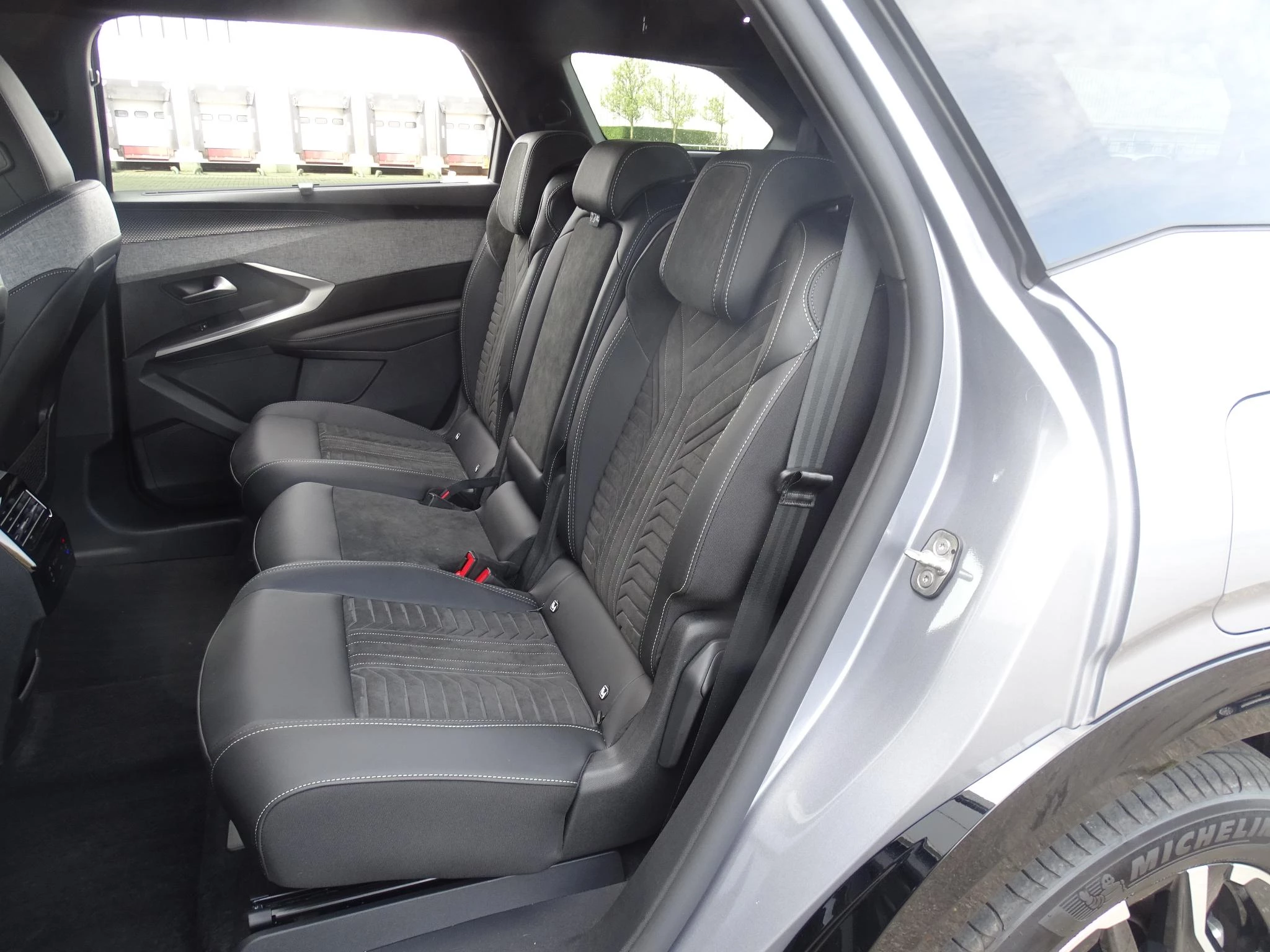 Peugeot-e-5008-image-15