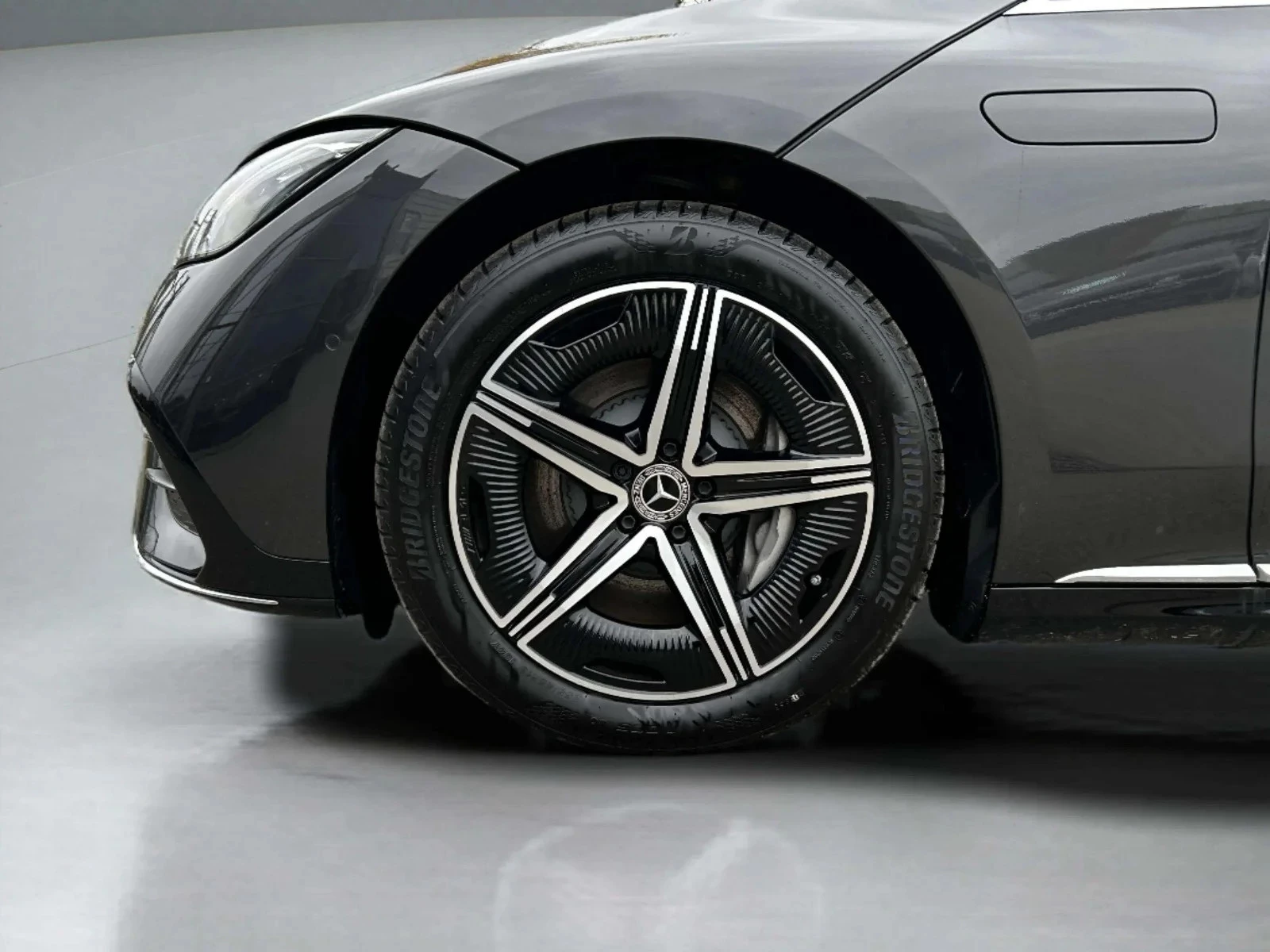 Mercedes-Benz-EQE-image-8