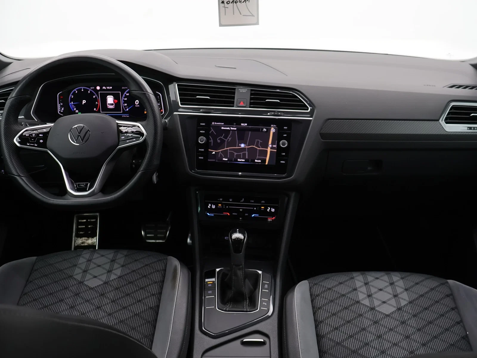 Volkswagen Tiguan R-Line 1.5TSI 150PK *AUTOMAAT*CAMERA*TREKHAAK*ACC*VIRTUAL COCKPIT*NAVI*...*