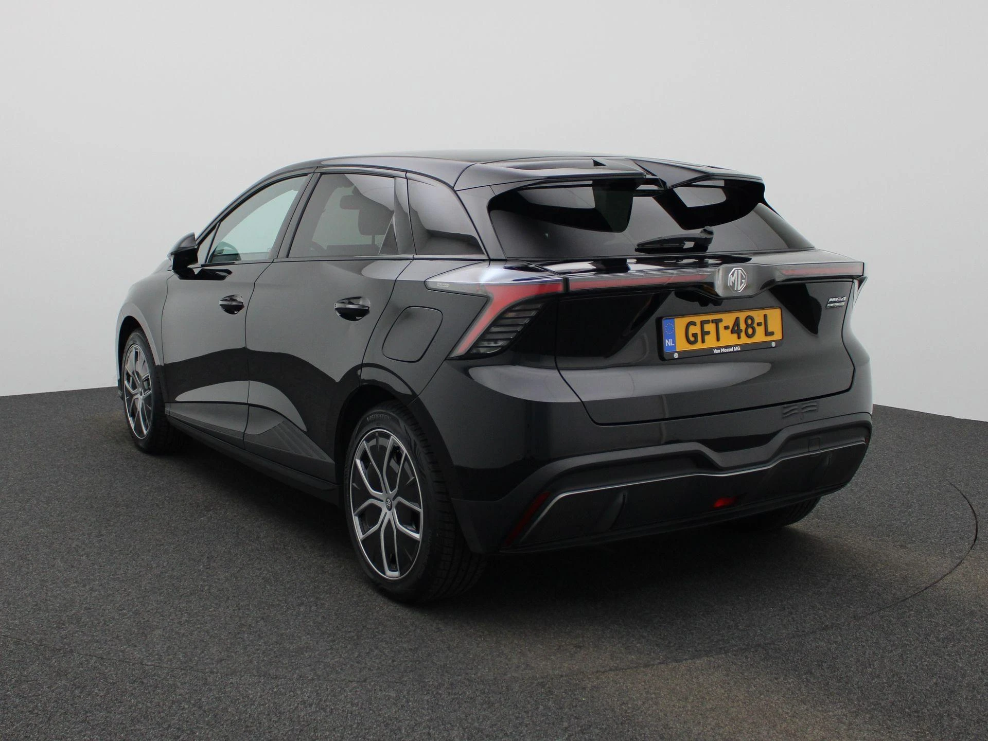 MG-MG4 EV-image-1