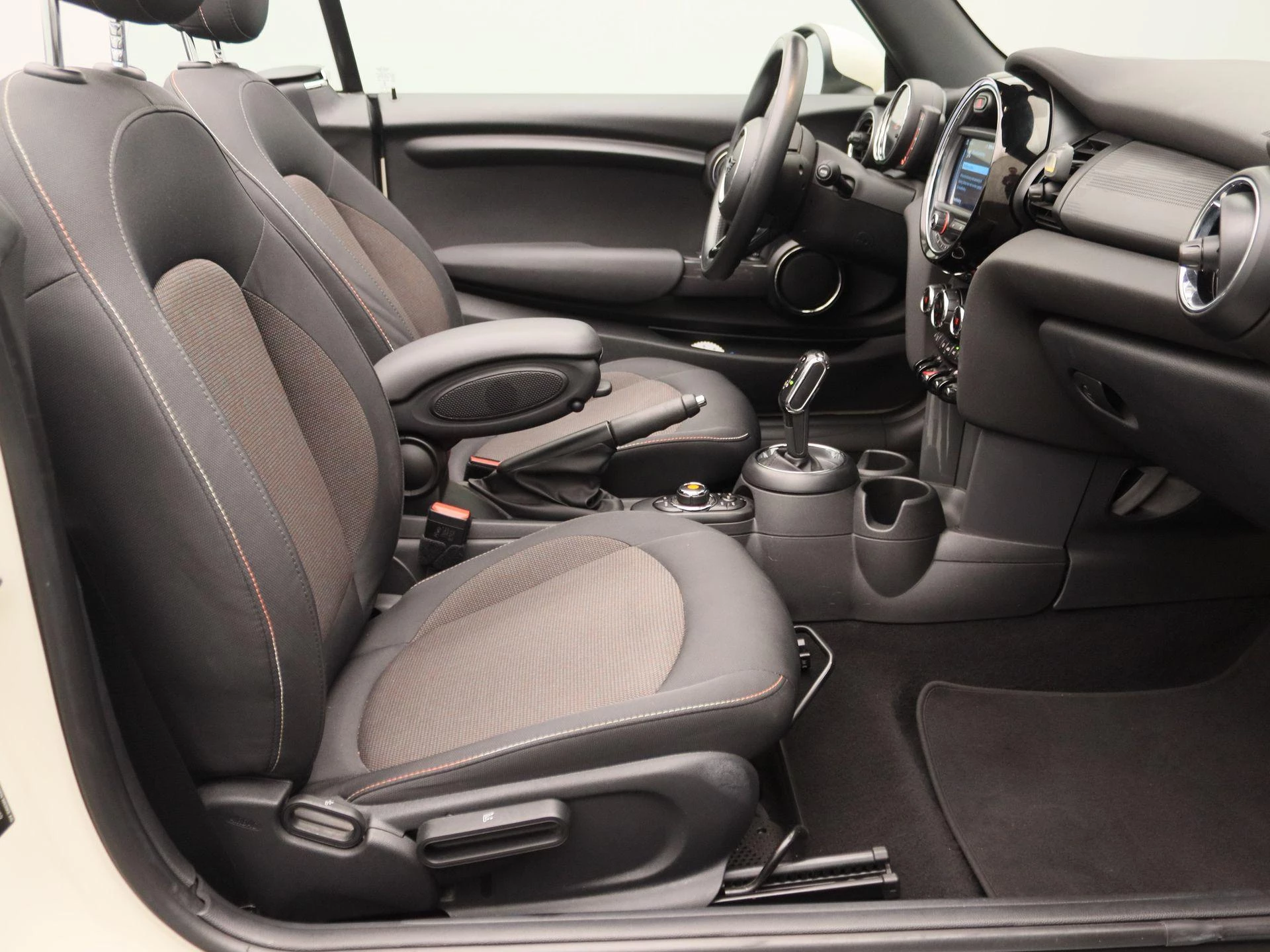 MINI-Cooper Cabrio-image-23