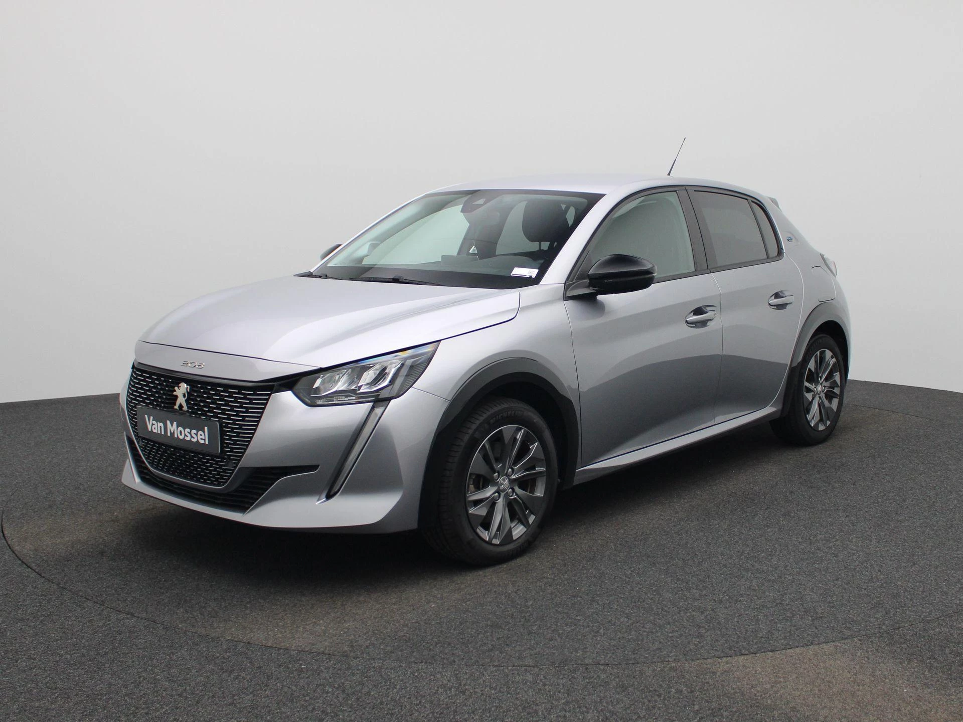 Peugeot-e-208-image-0