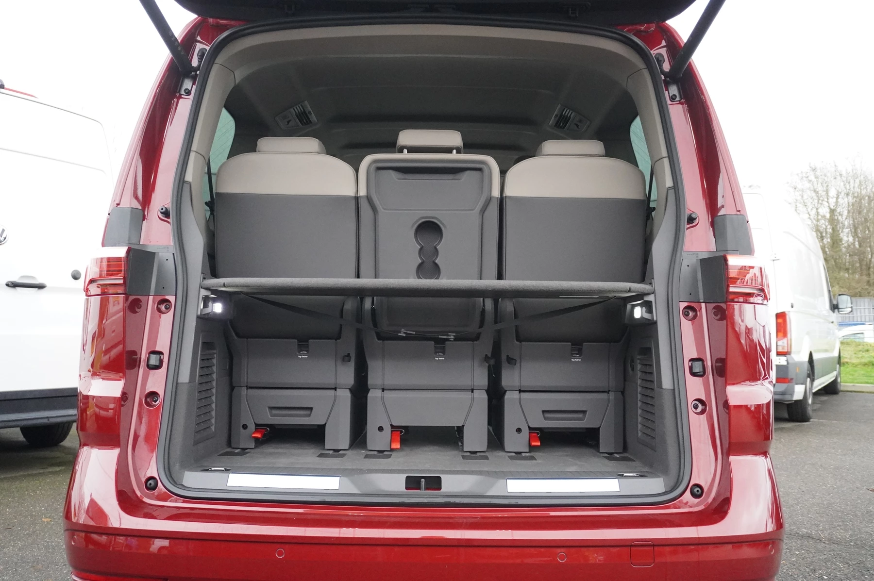 Volkswagen-Multivan-image-16