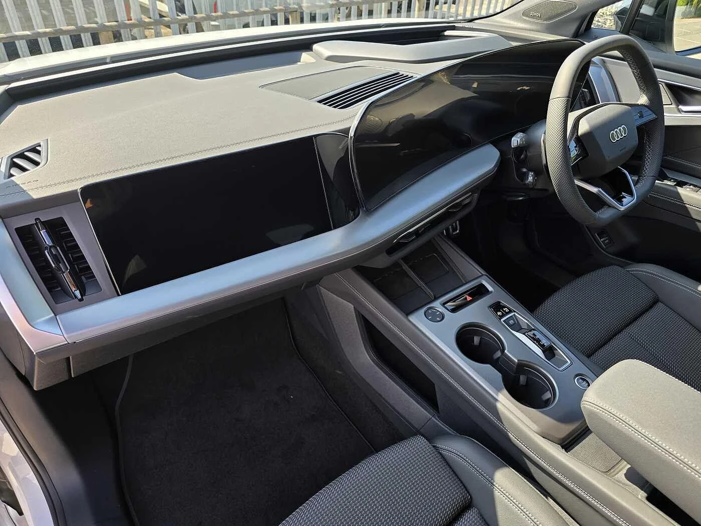 Audi-Q4 e-tron-image-1