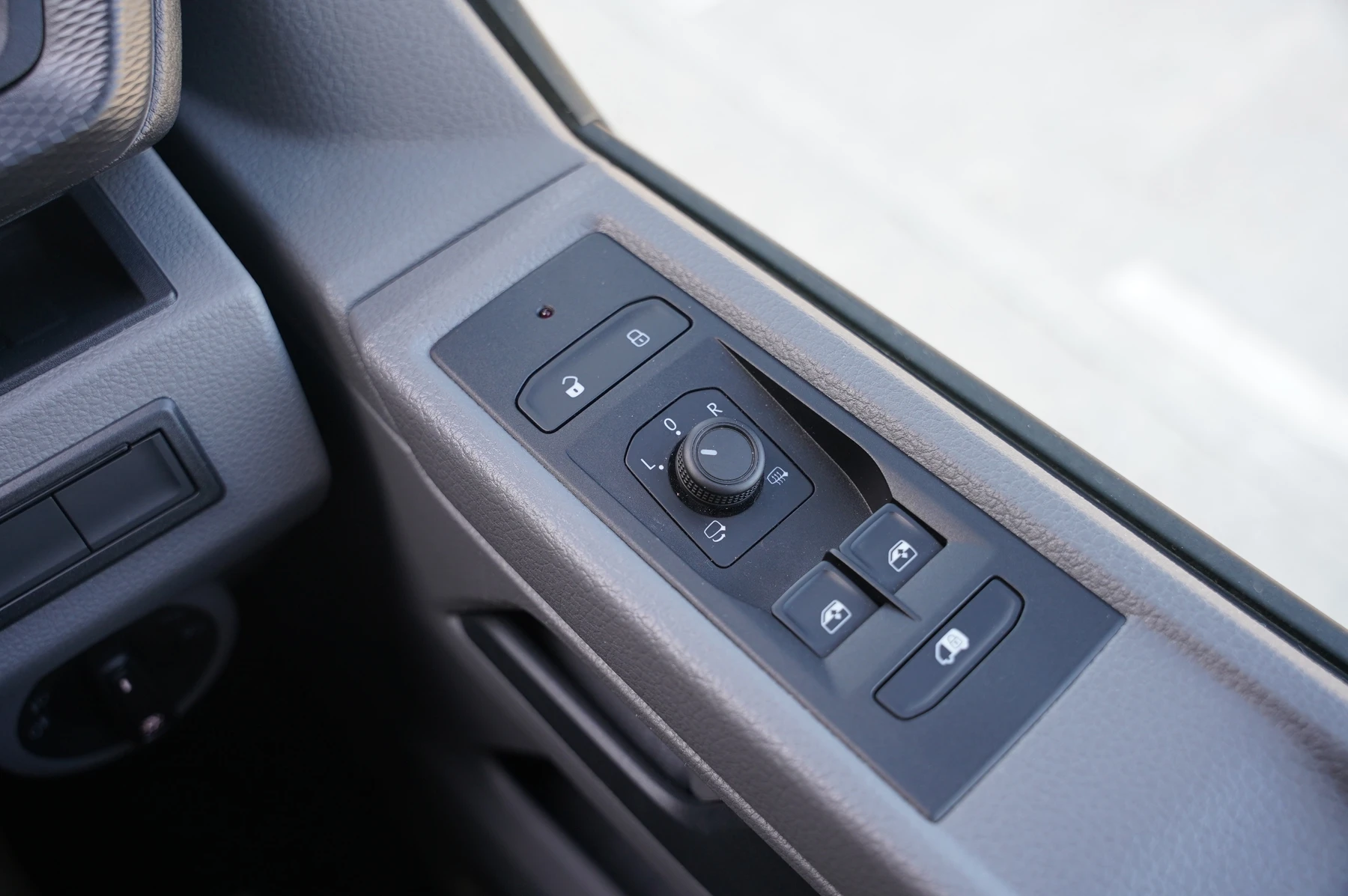 Volkswagen-Transporter-image-18