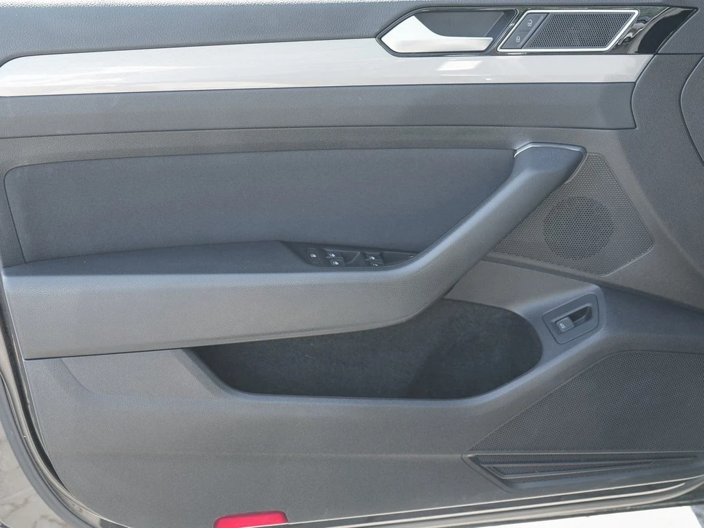 Volkswagen-Passat-image-17
