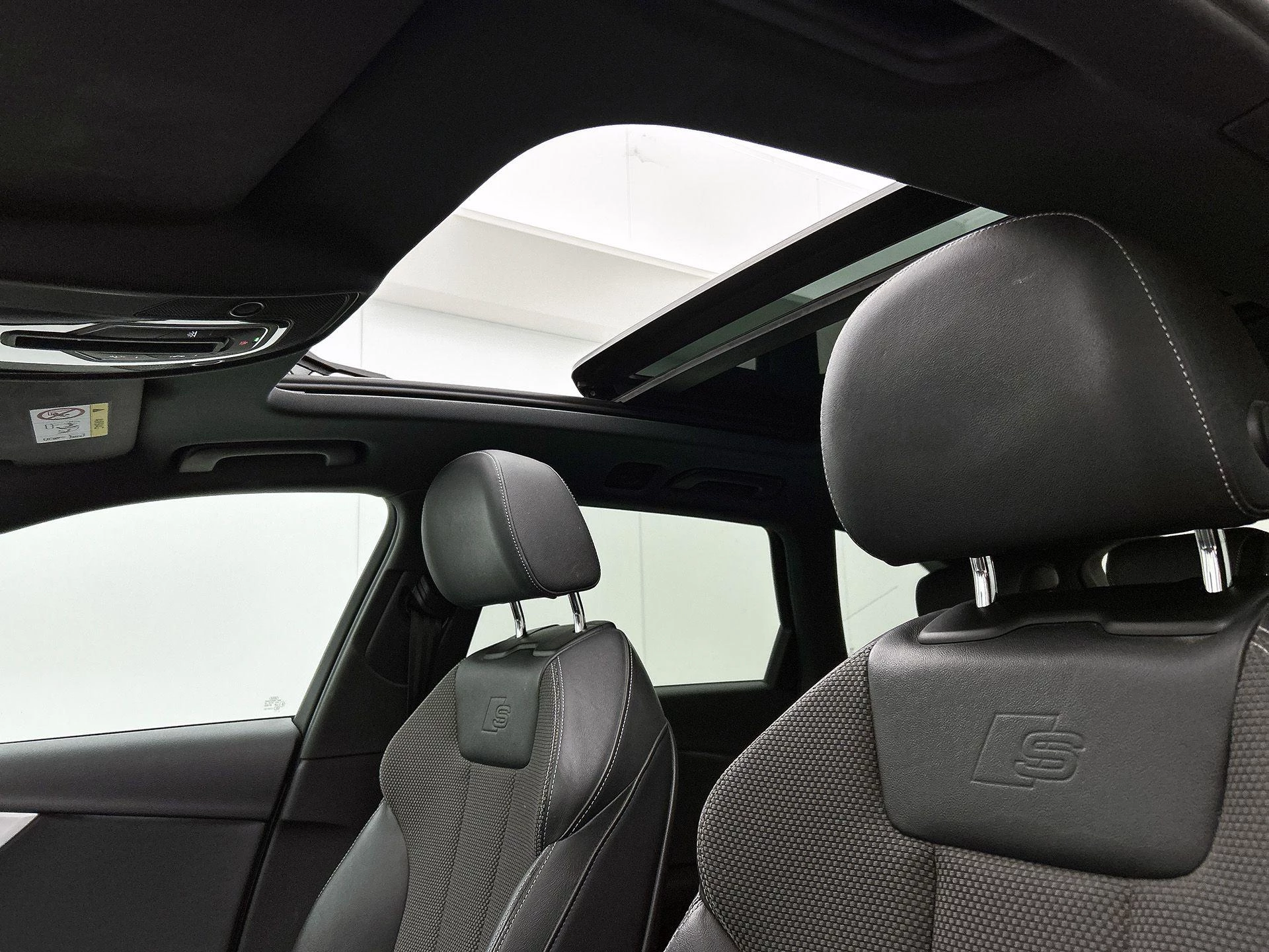 Audi A4 Avant 35 TFSI Launch edition Sport 150 PK