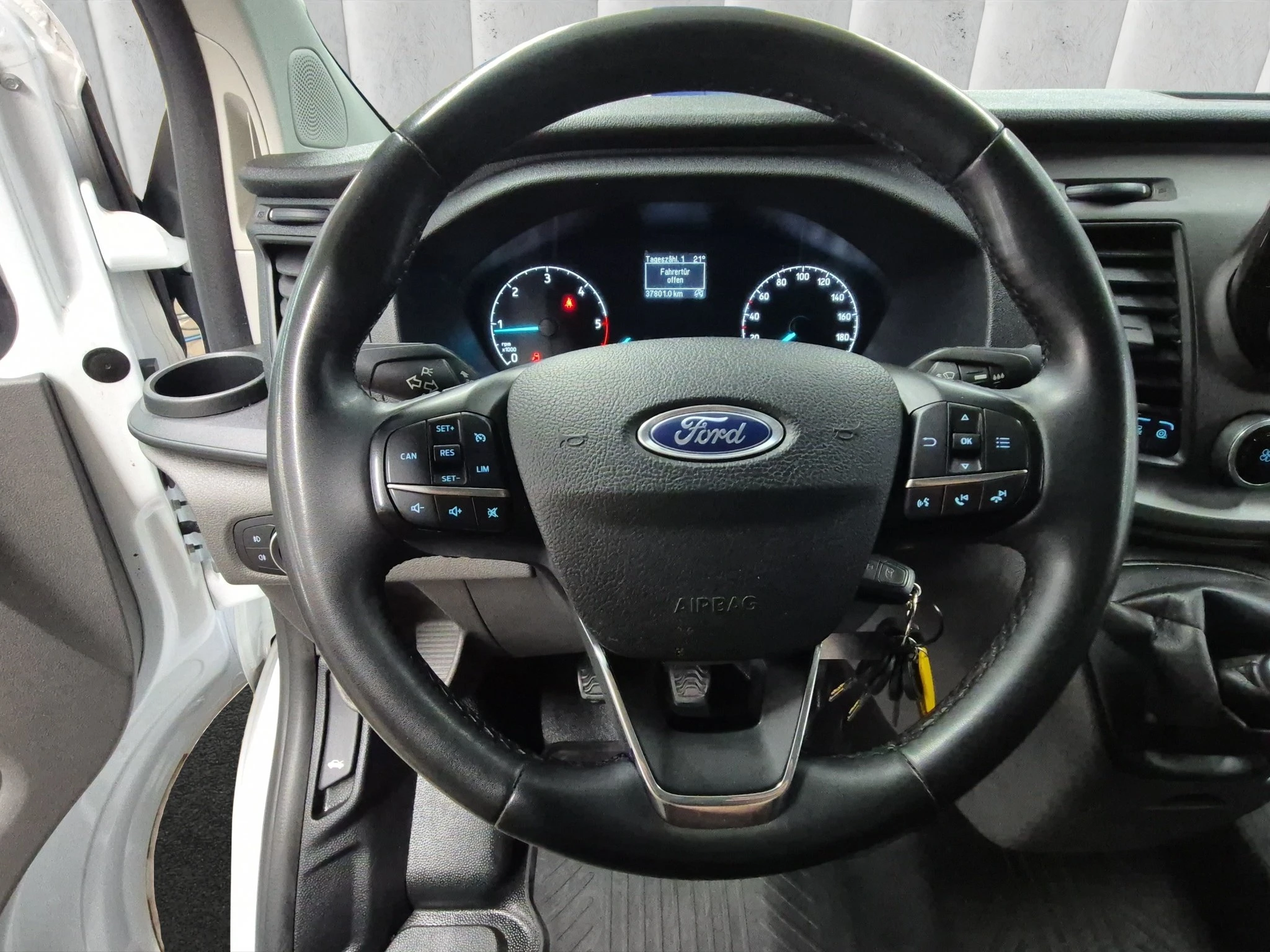 Ford-Transit Custom-image-12
