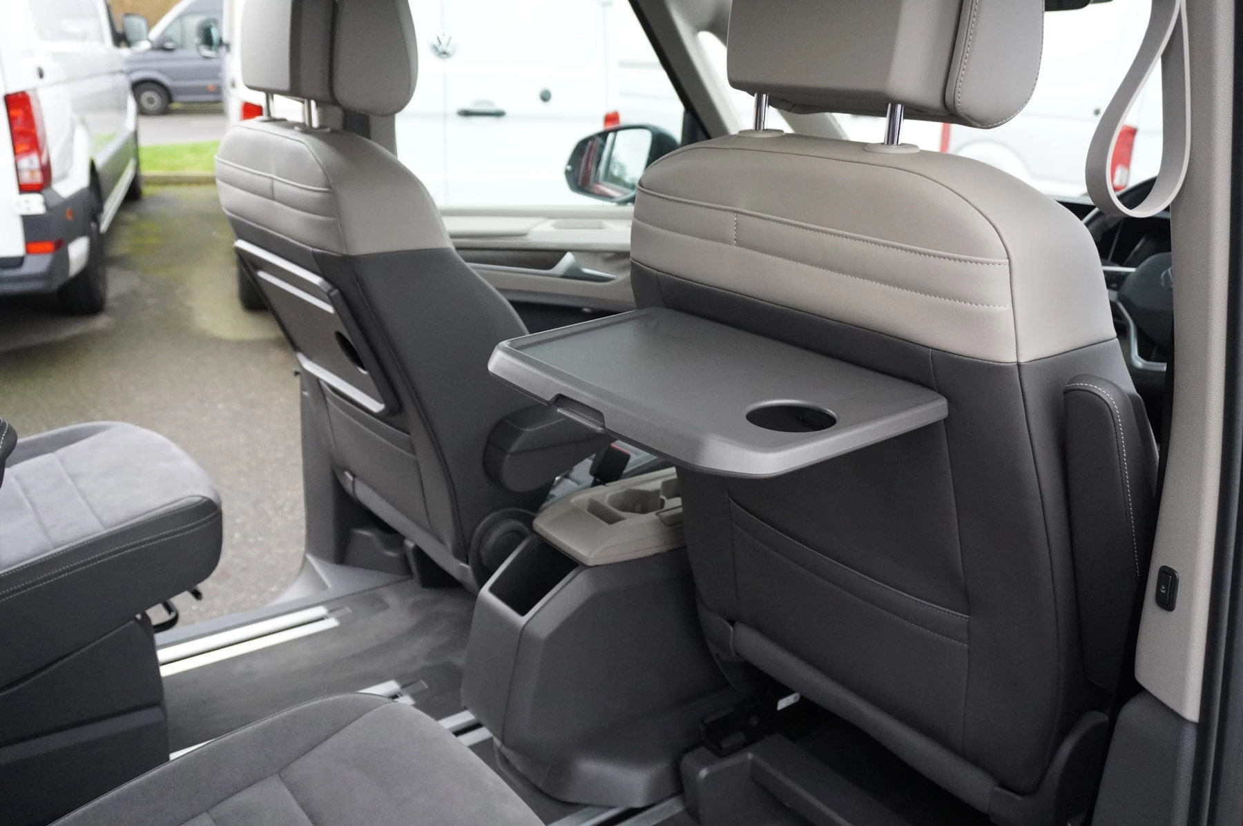 Volkswagen-Multivan-image-12
