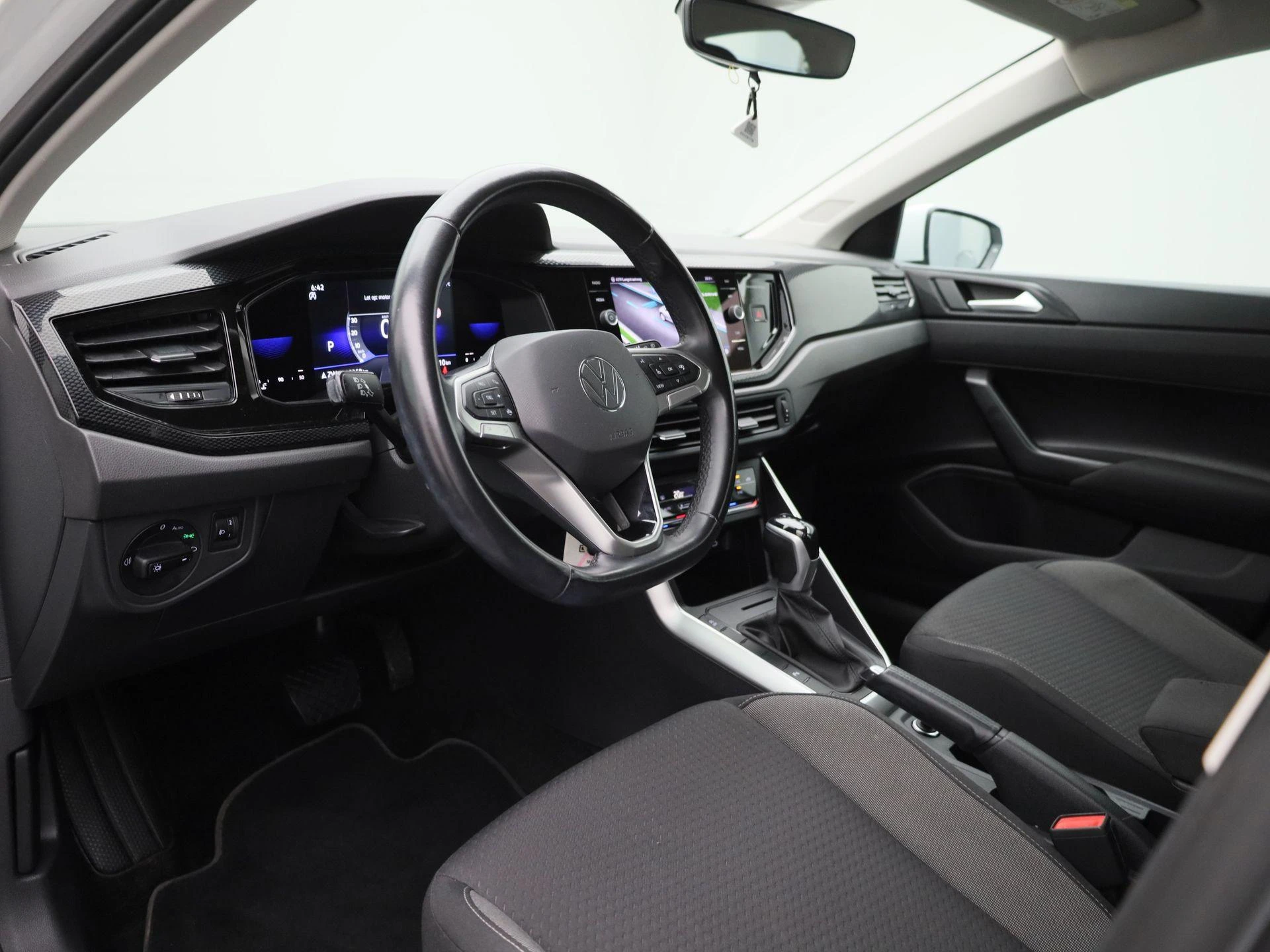 Volkswagen-Polo-image-31