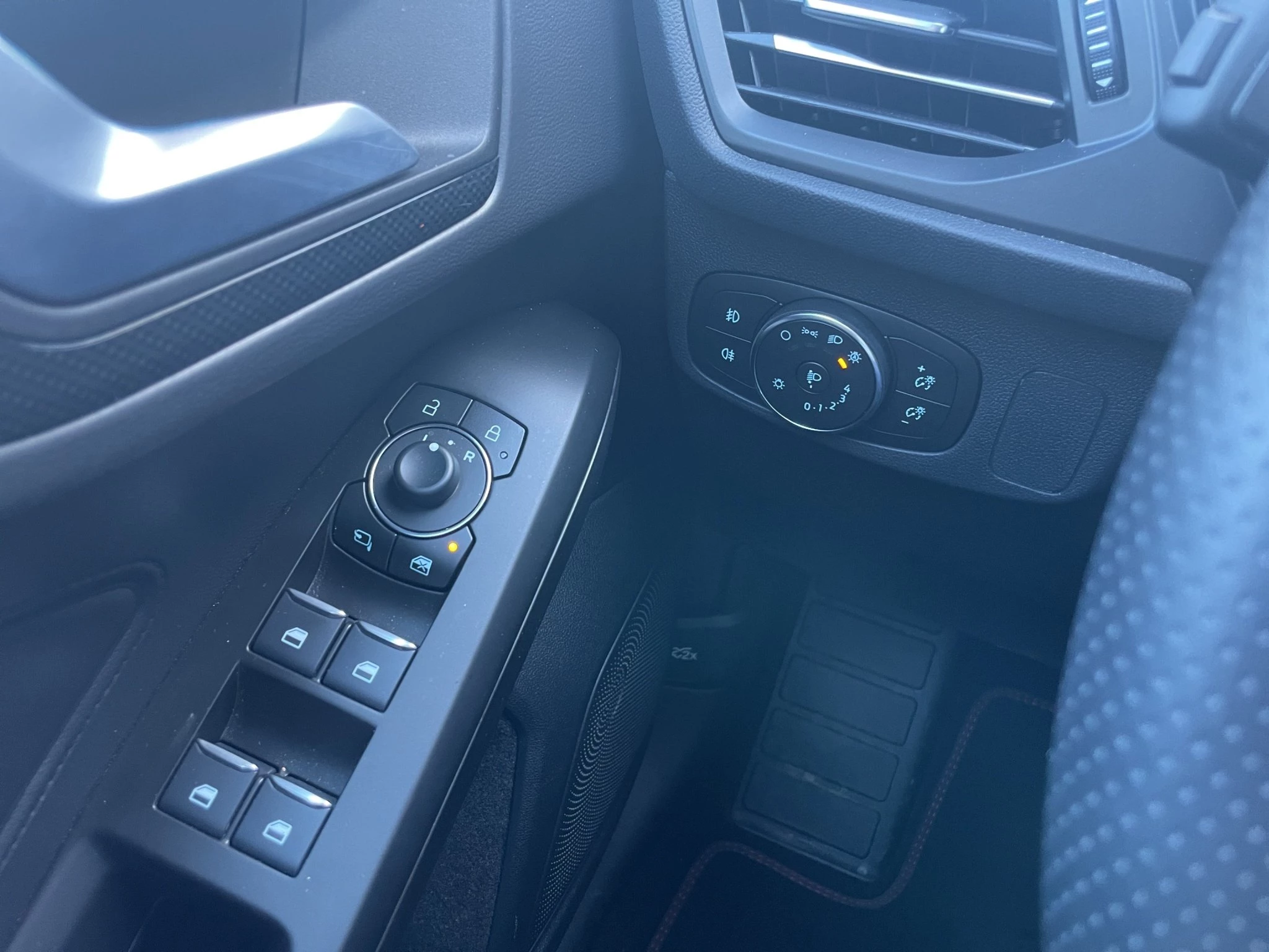 Ford Focus ST-Line X Turnier Aut.*AHK*ACC*HUD*KAM*NAVI*WINTER-PKT.