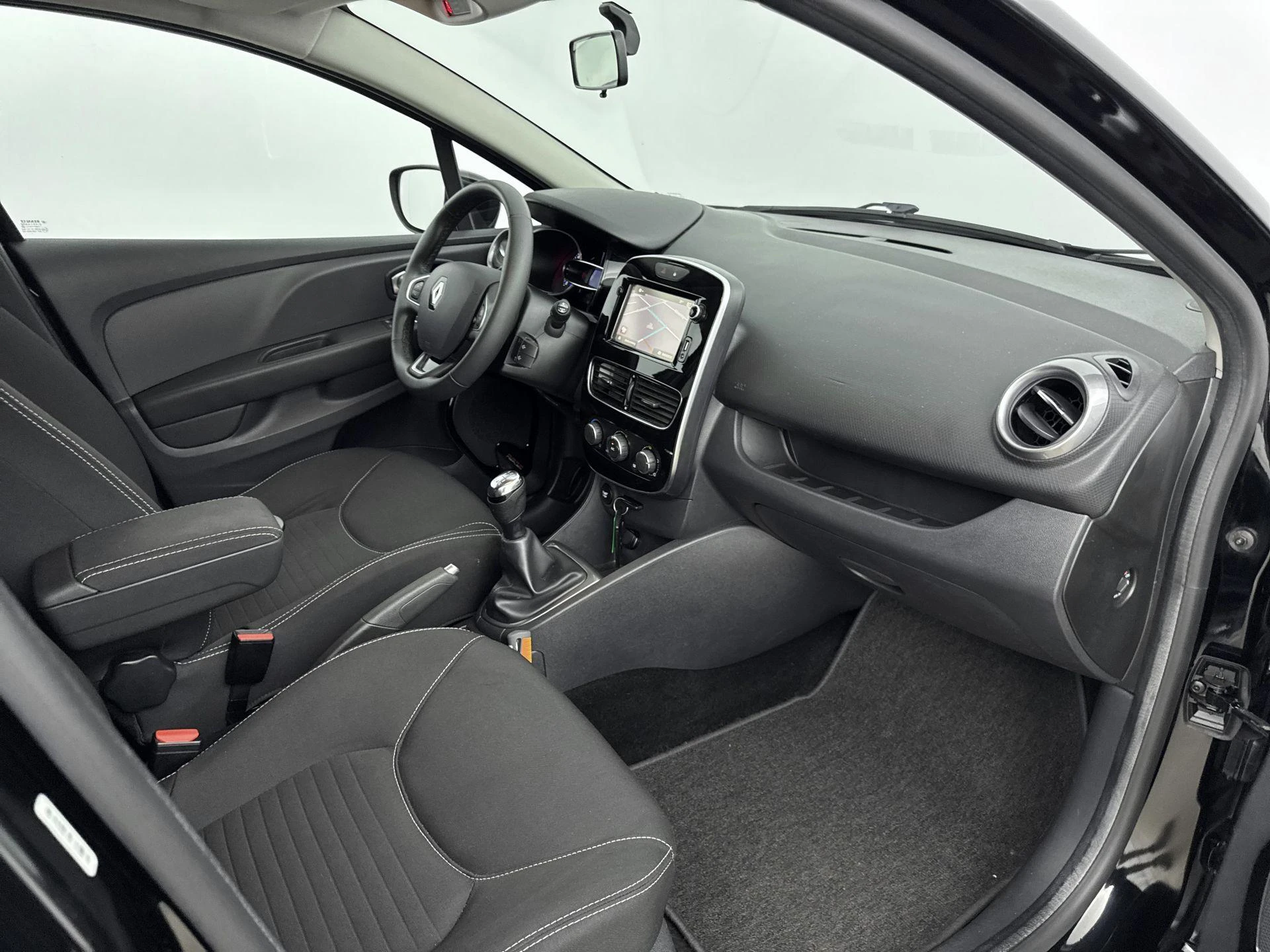 Renault-Clio-image-6