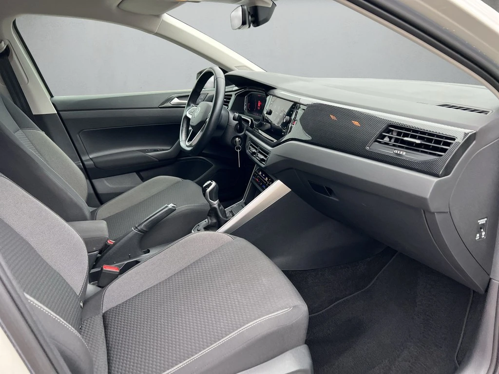 Volkswagen-Polo-image-12