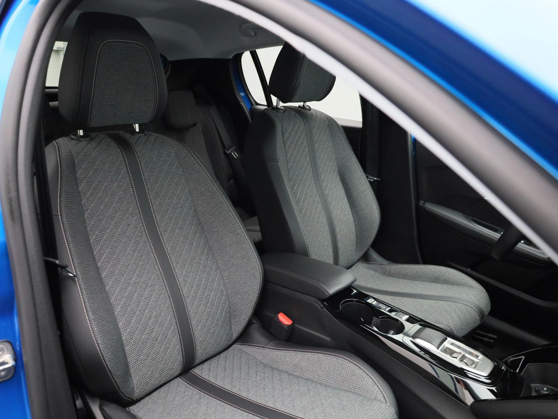 Peugeot e-208 - 37
