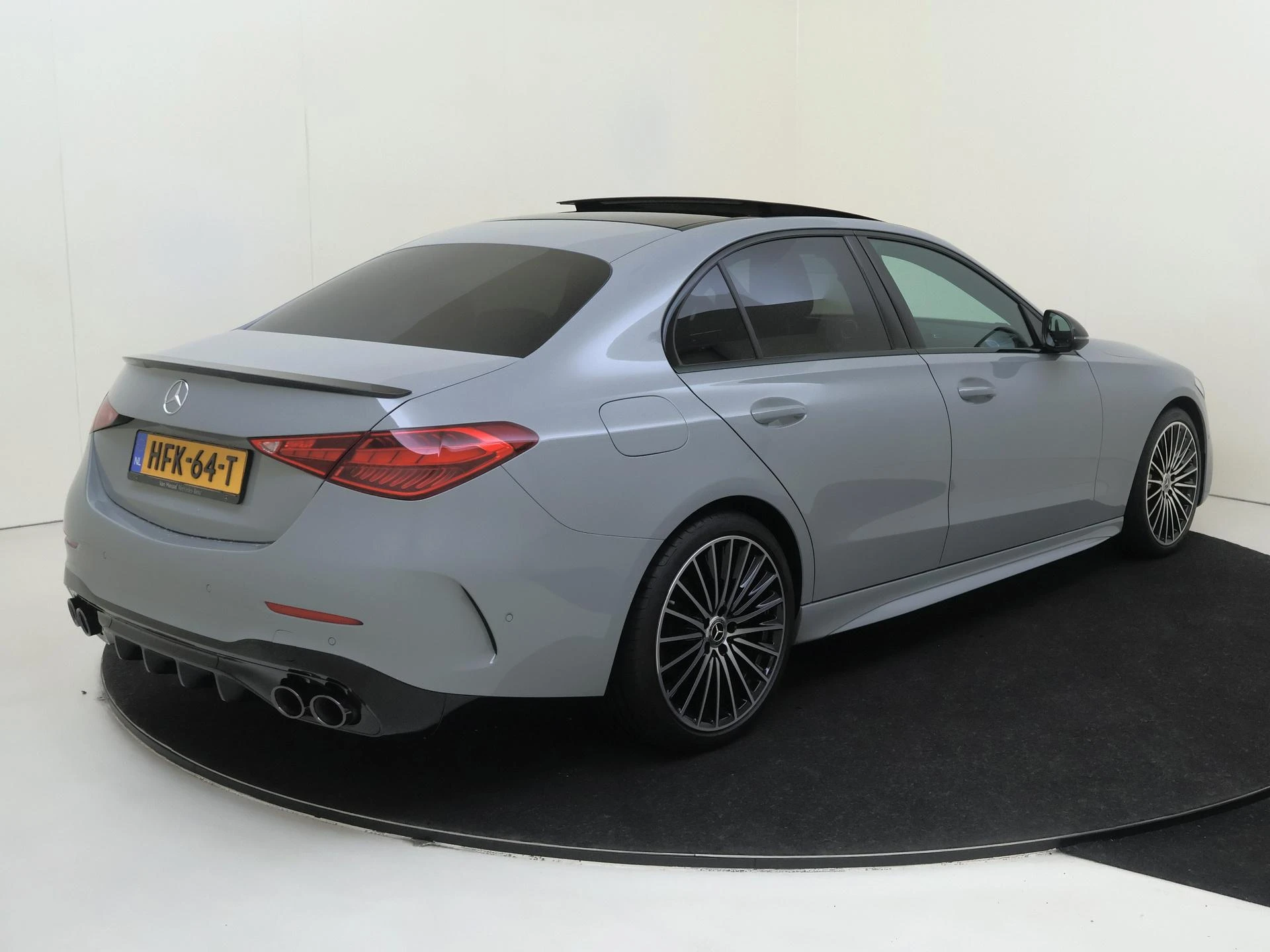 Mercedes-Benz-C-Klasse-image-3