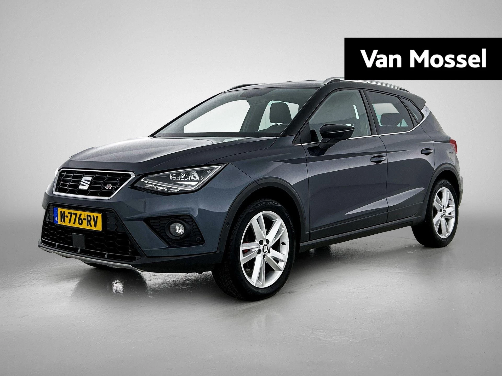 SEAT-Arona-image-0