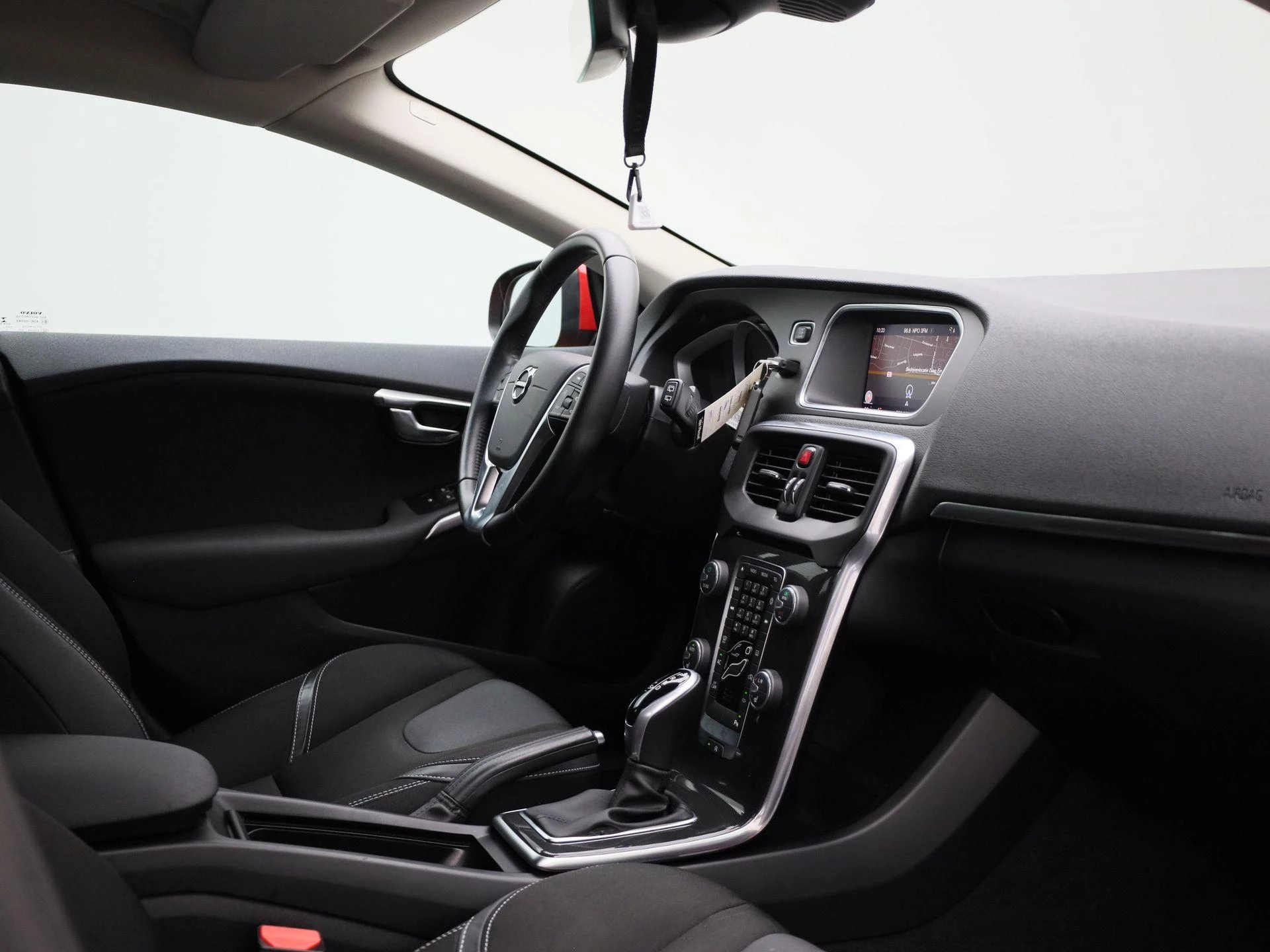 Volvo-V40-image-34