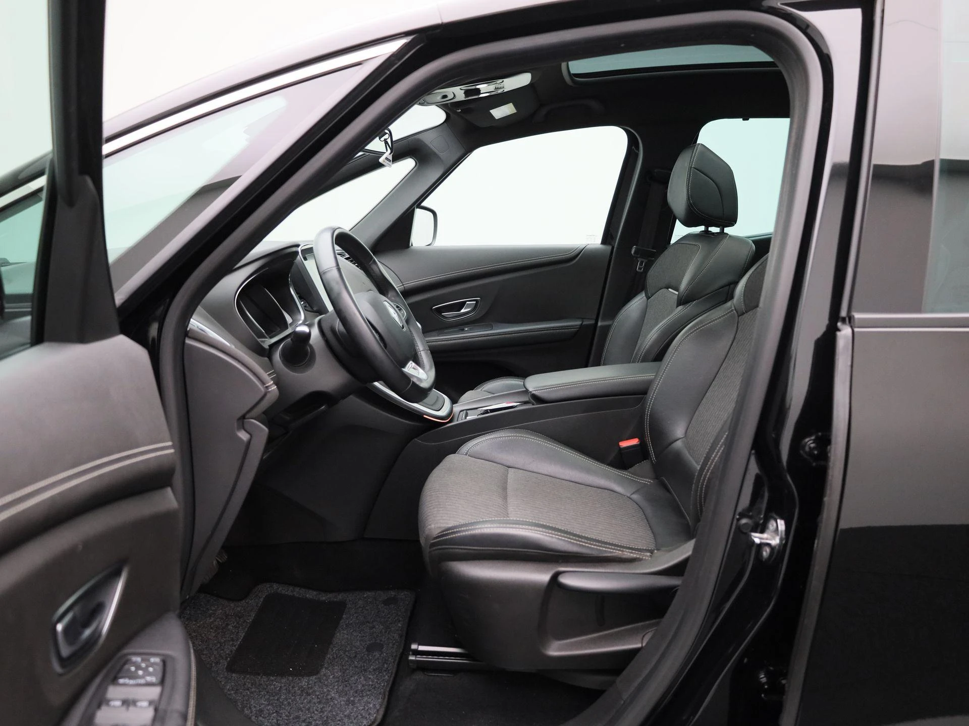 Renault-Grand Scénic-image-8