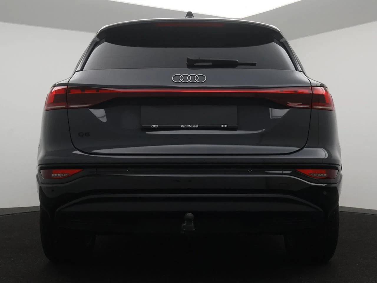 Audi-Q6 e-tron-image-3