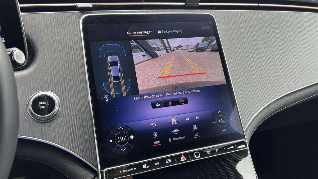 Mercedes-Benz-EQE-image-16