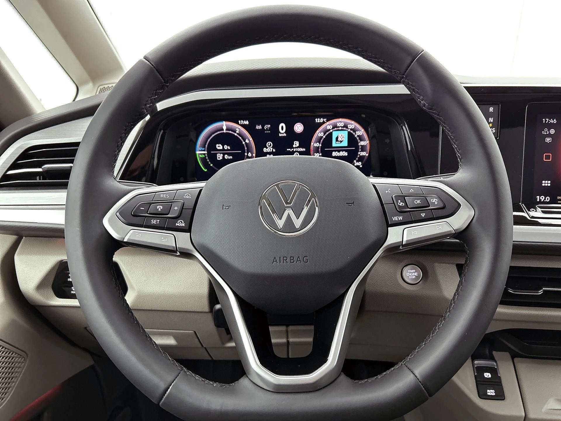 Volkswagen-Multivan-image-30