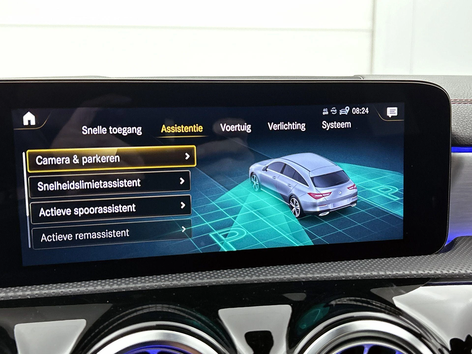 Mercedes-Benz-CLA-image-12