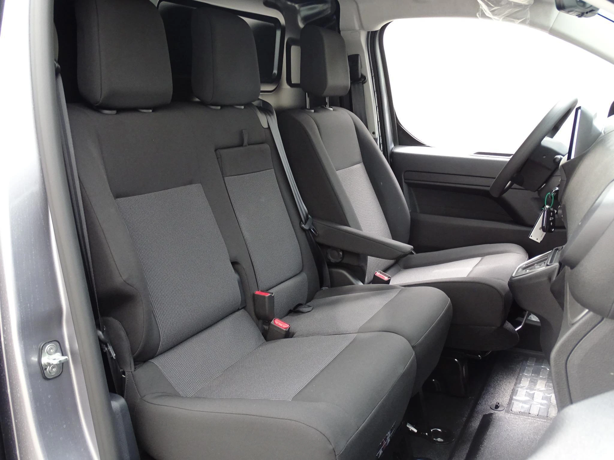 Opel-Vivaro-image-12
