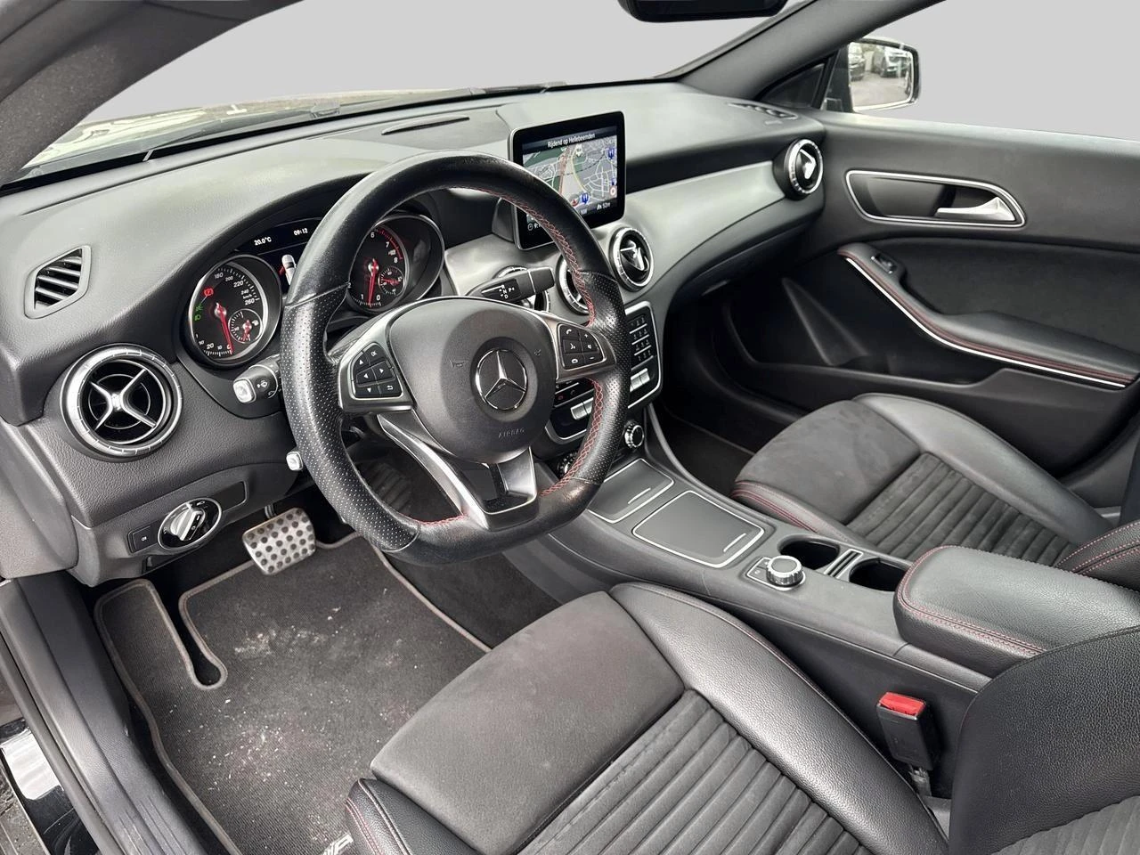 Mercedes-Benz-CLA-image-5