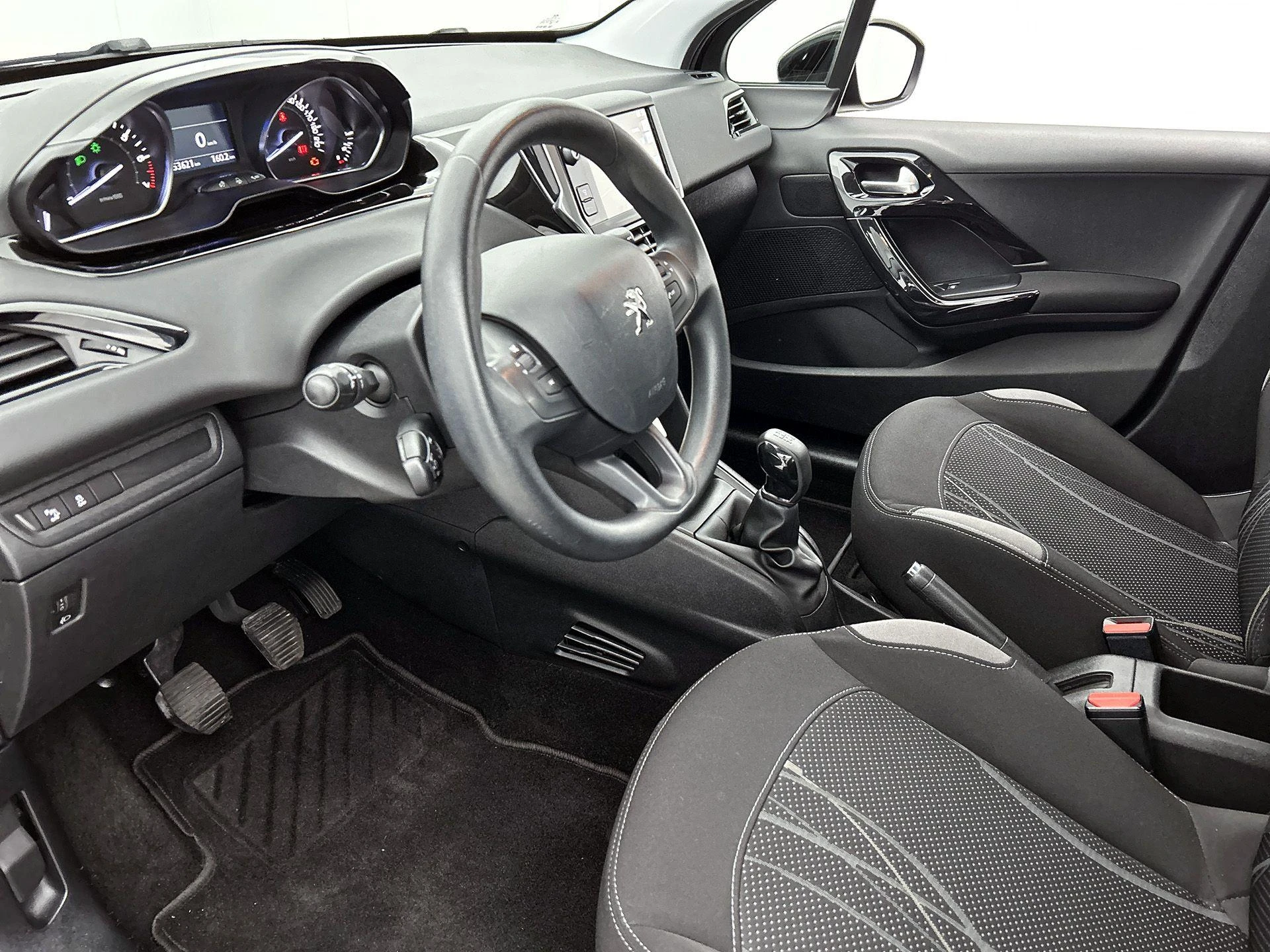 Peugeot-208-image-19
