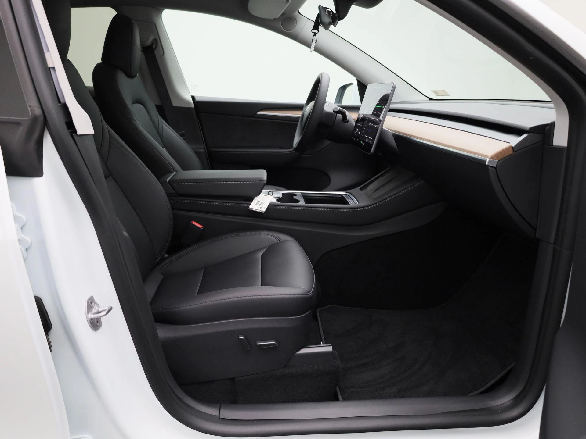 Tesla-Model Y-image-43