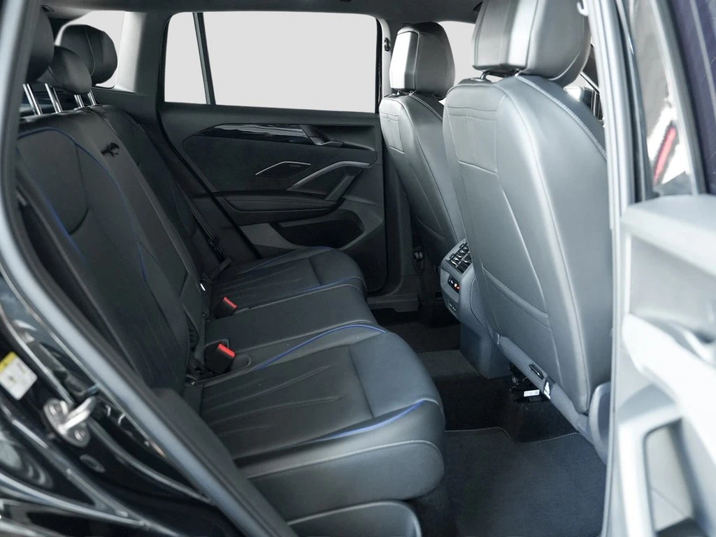 Volkswagen-Tiguan-image-9
