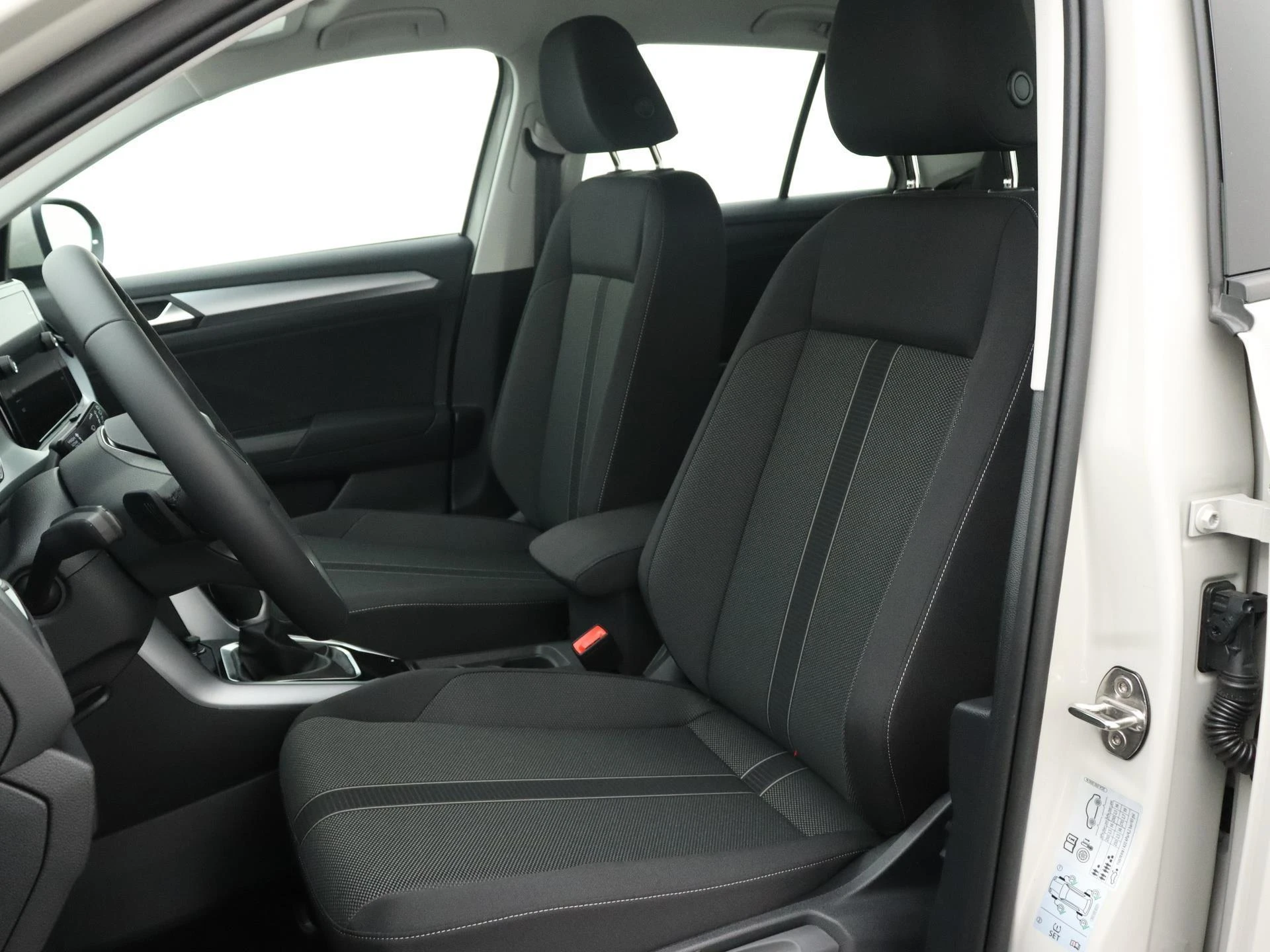 Volkswagen-T-Roc-image-6