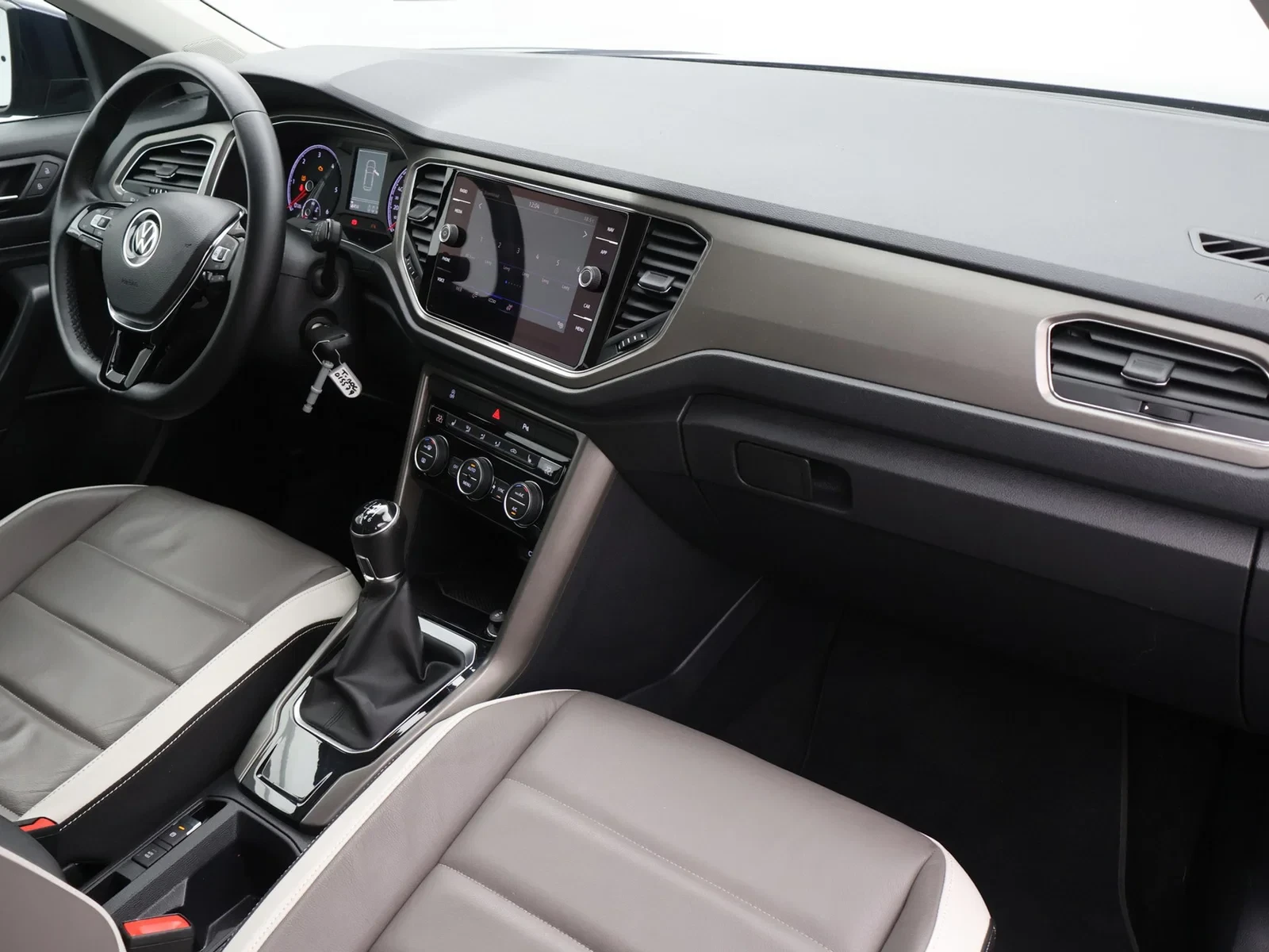 Volkswagen T-Roc T-Roc Style 1.6TDI 116PK *LEDER*PDC*ACC*AIRCO*APP-CONNECT*DAB-RADIO*ZETELVERWARMING*...*