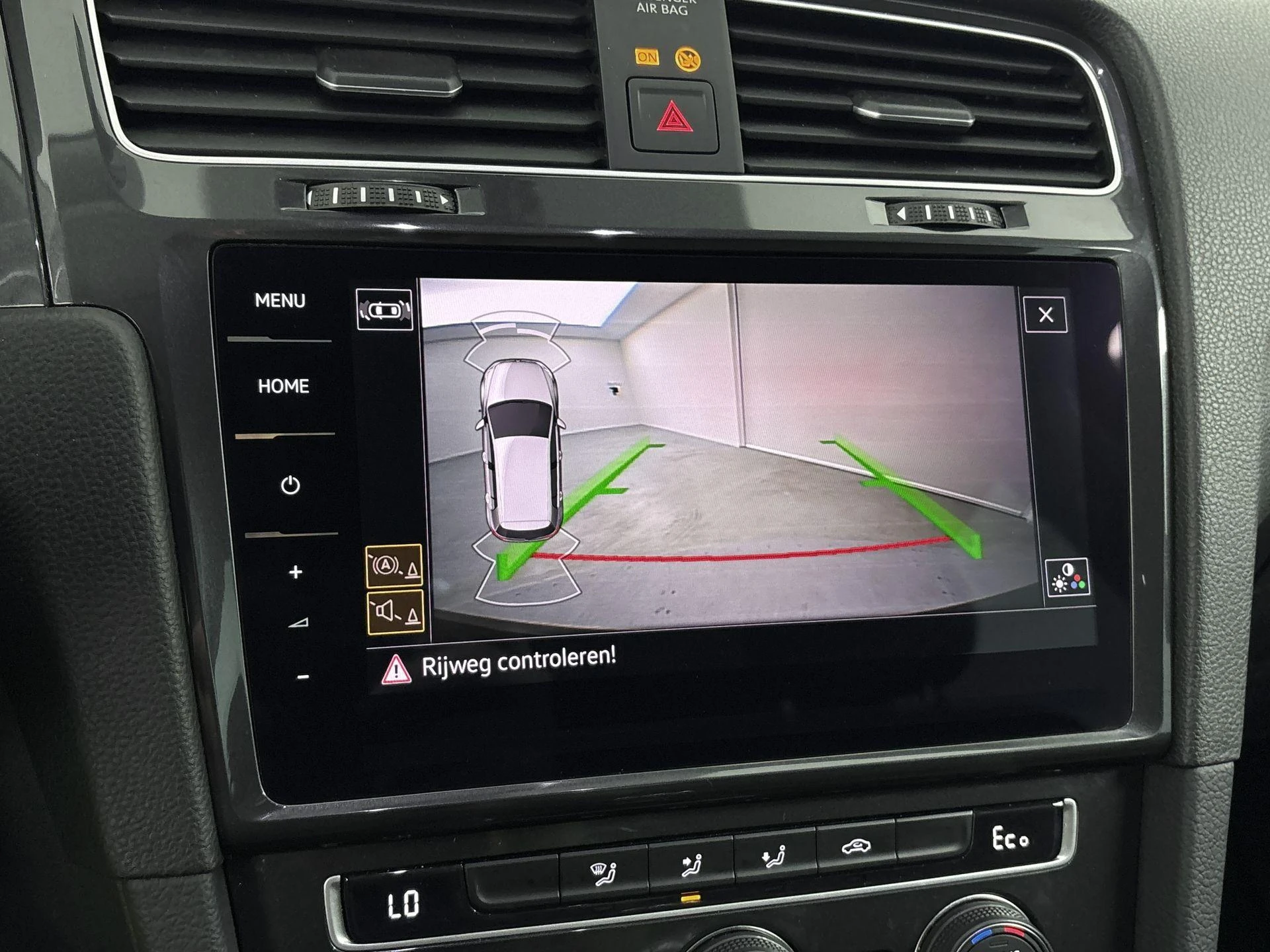 Volkswagen-e-Golf-image-9