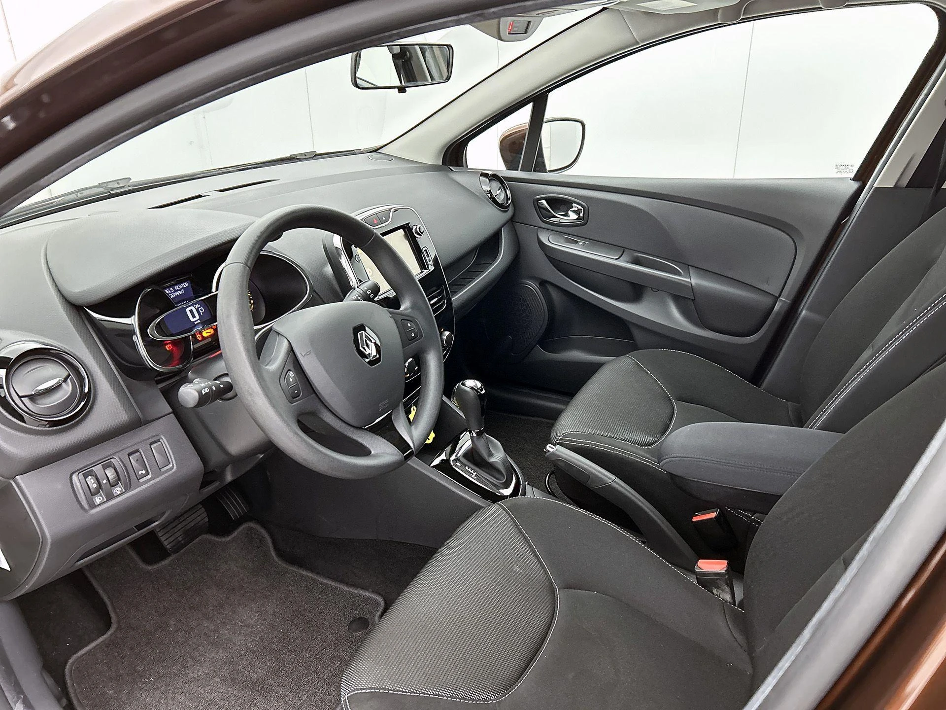 Renault-Clio-image-18