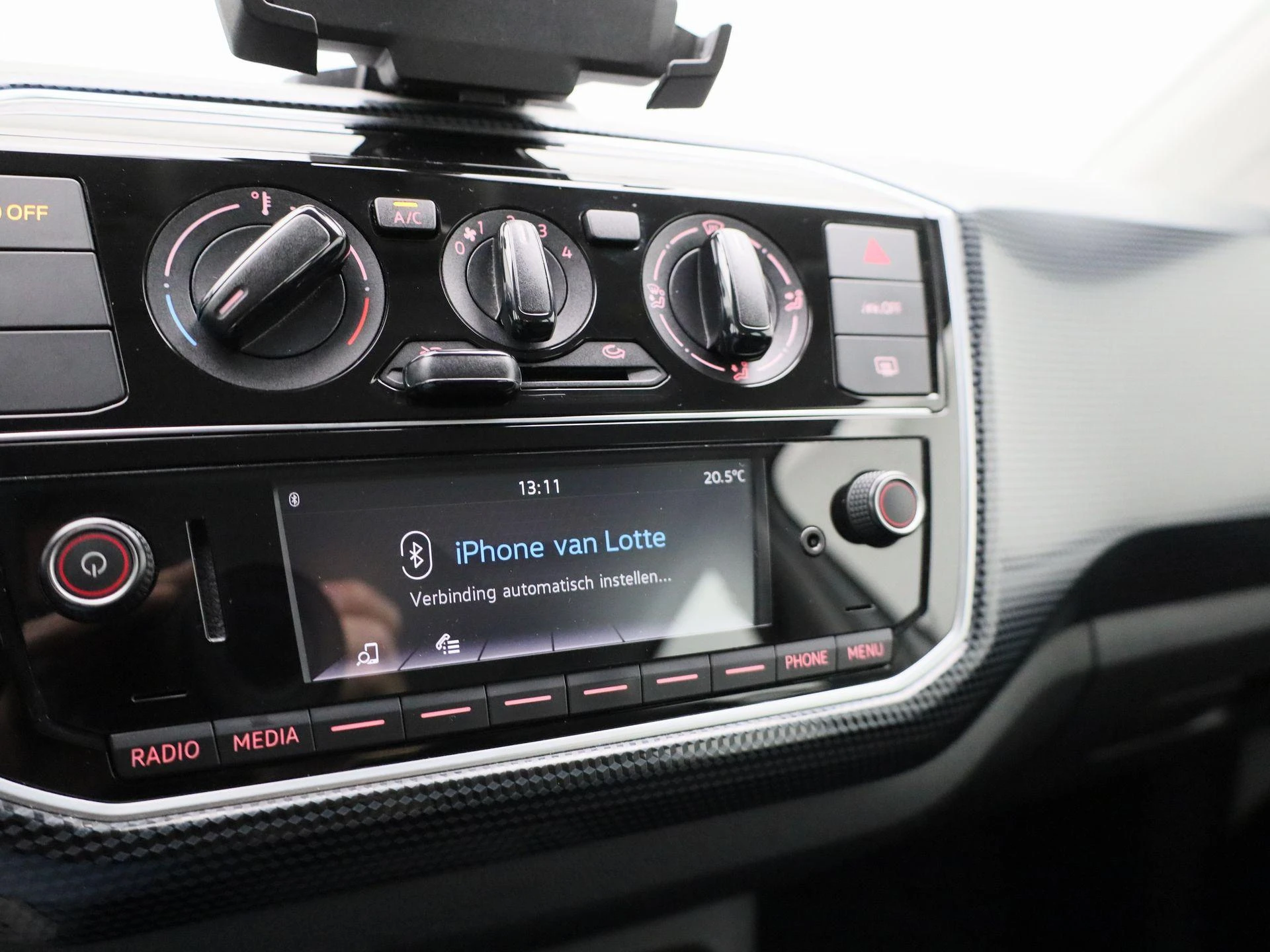 Volkswagen-up!-image-17