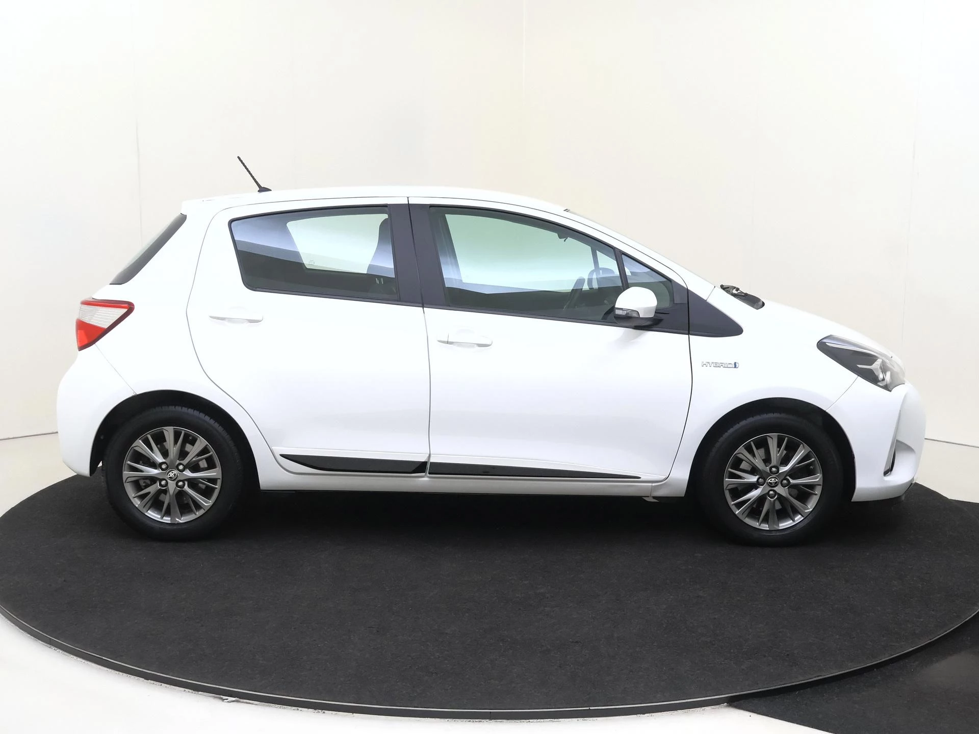 Toyota-Yaris-image-8