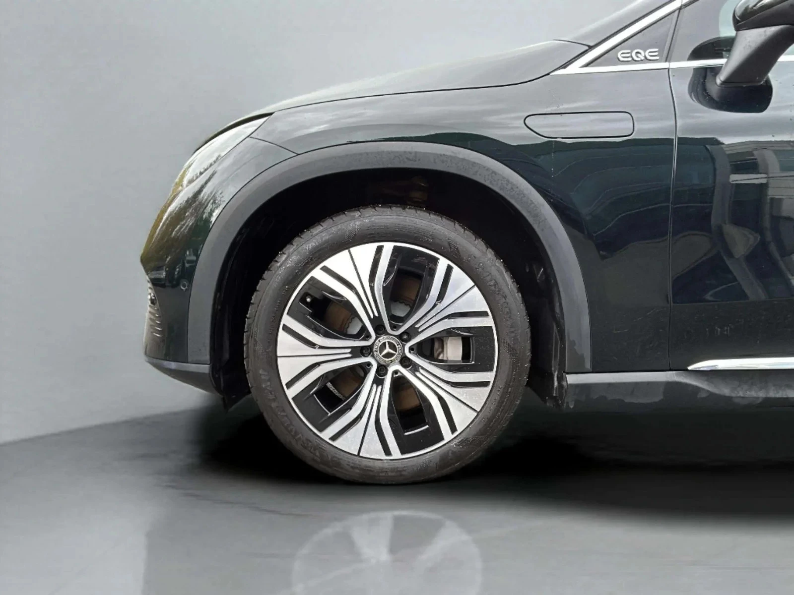 Mercedes-Benz-EQE-image-8