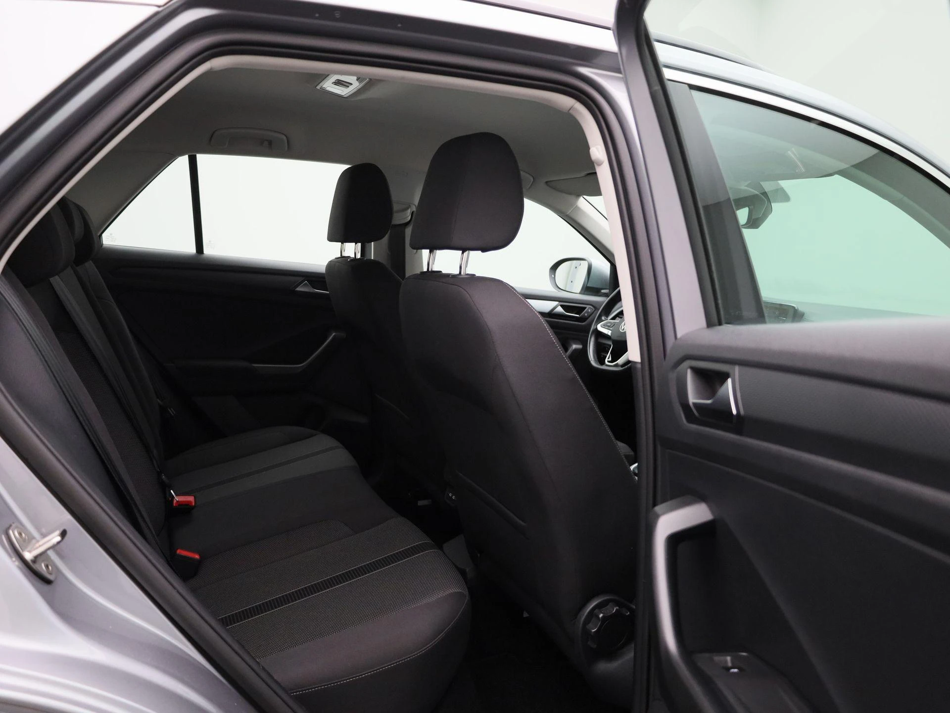 Volkswagen-T-Roc-image-34