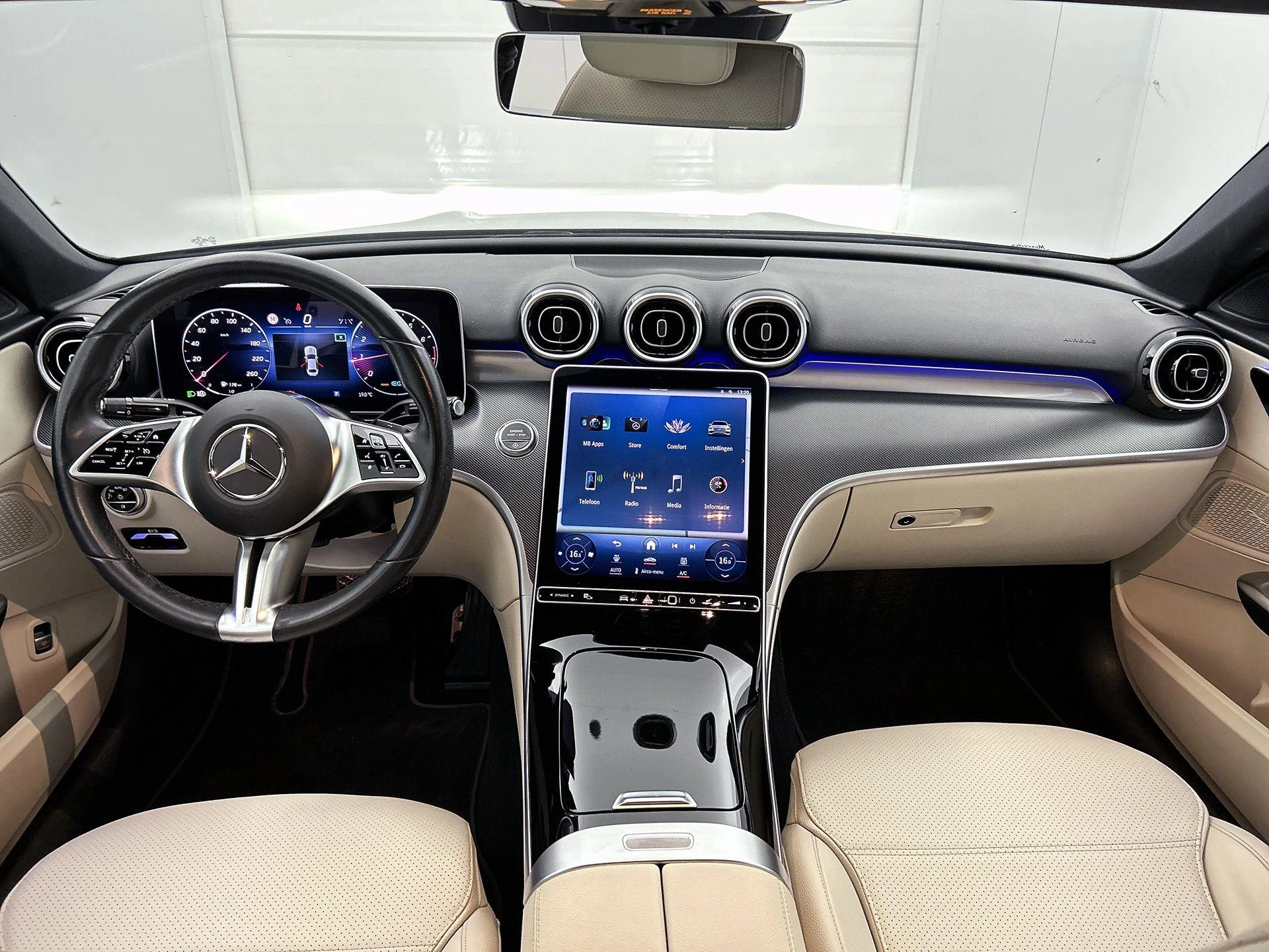 Mercedes-Benz-C-Klasse-image-17