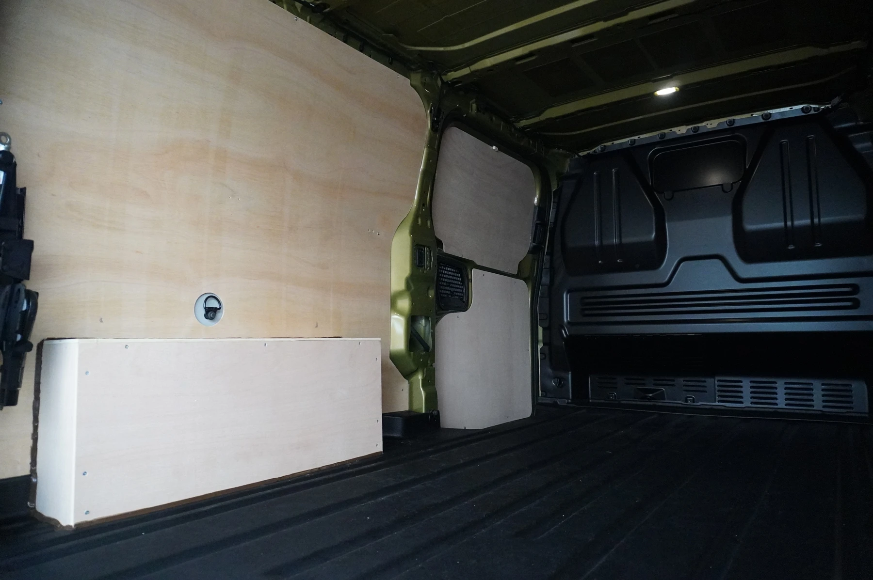 Volkswagen-Transporter-image-24