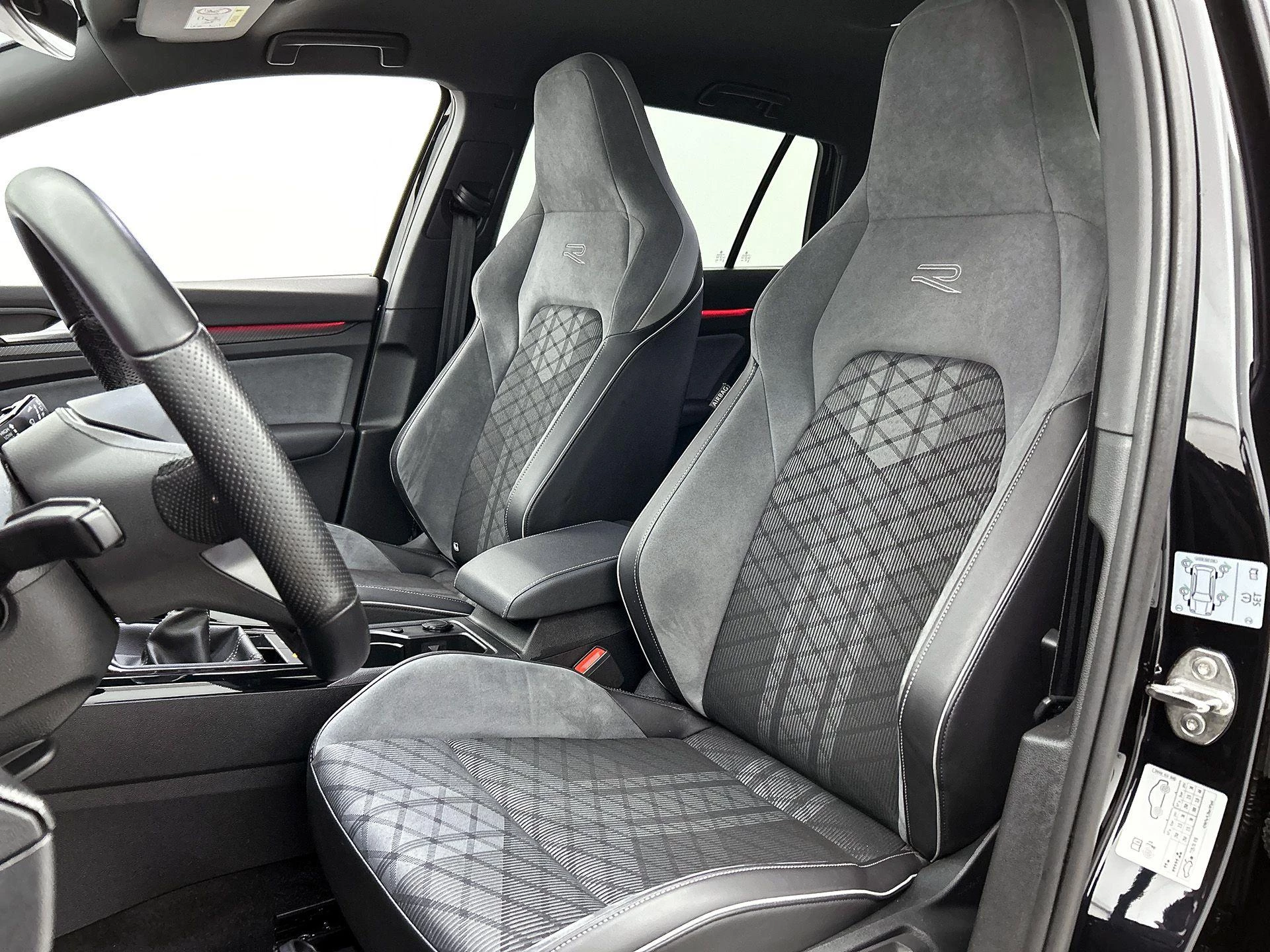 Volkswagen-Golf-image-38