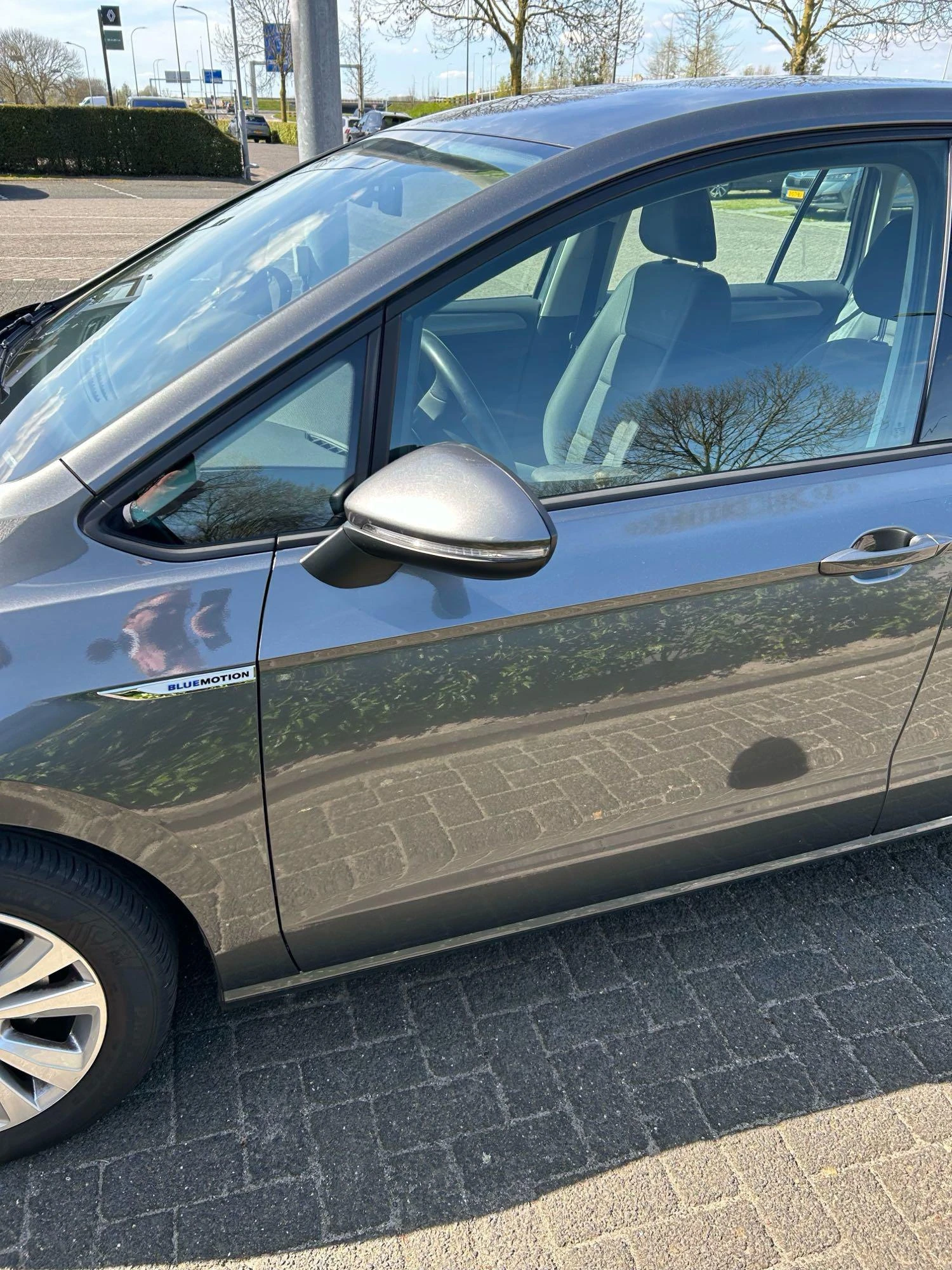 Volkswagen-Golf Sportsvan-image-2