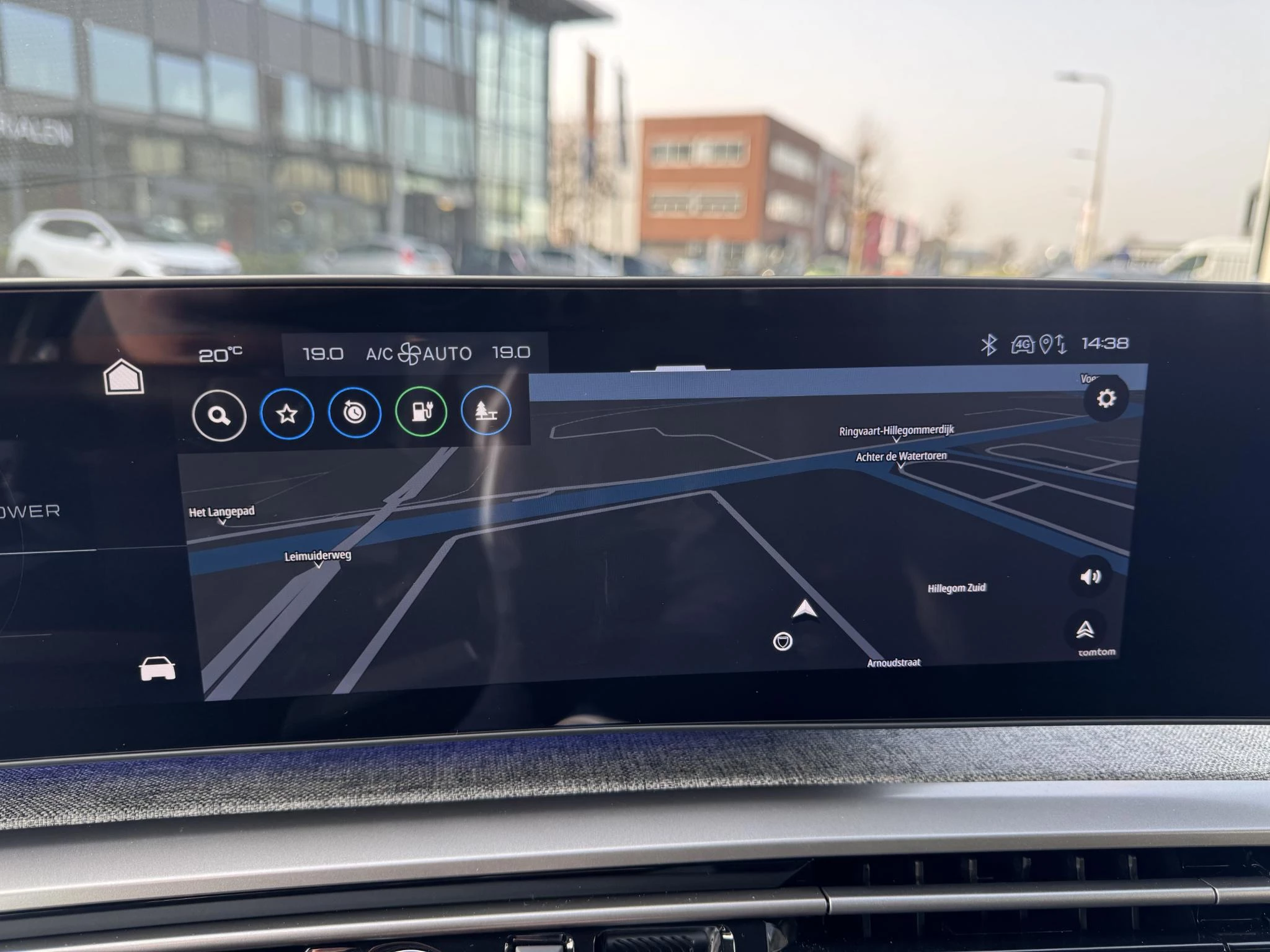 Peugeot-e-5008-image-21