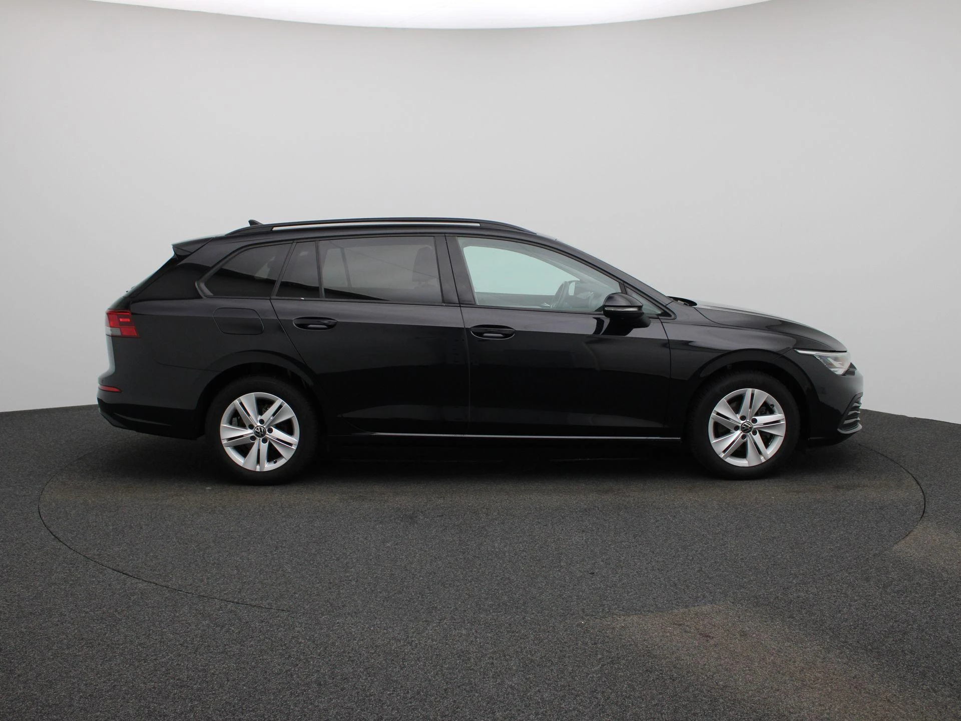 Volkswagen-Golf-image-5