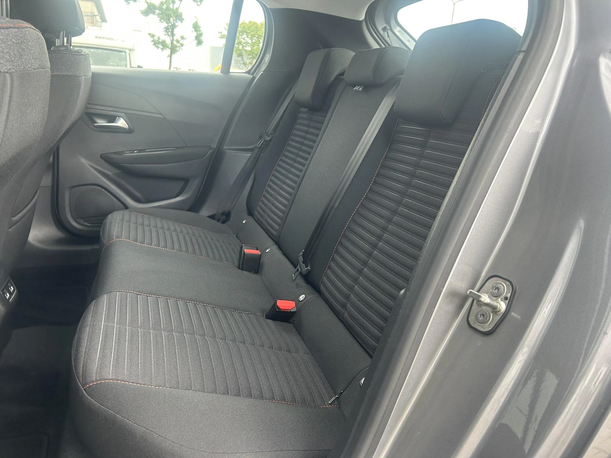 Peugeot-e-208-image-20