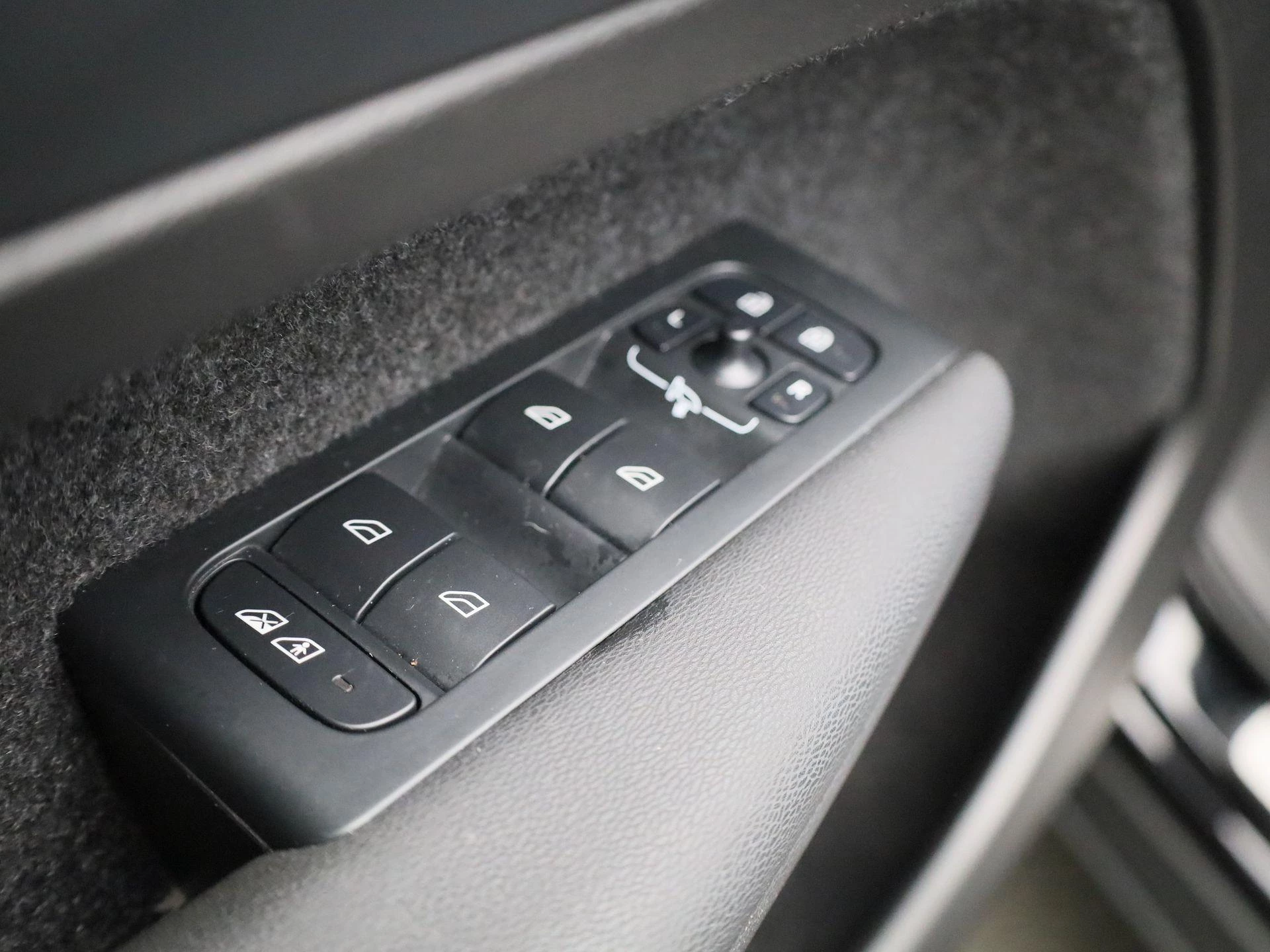 Volvo-XC40-image-26